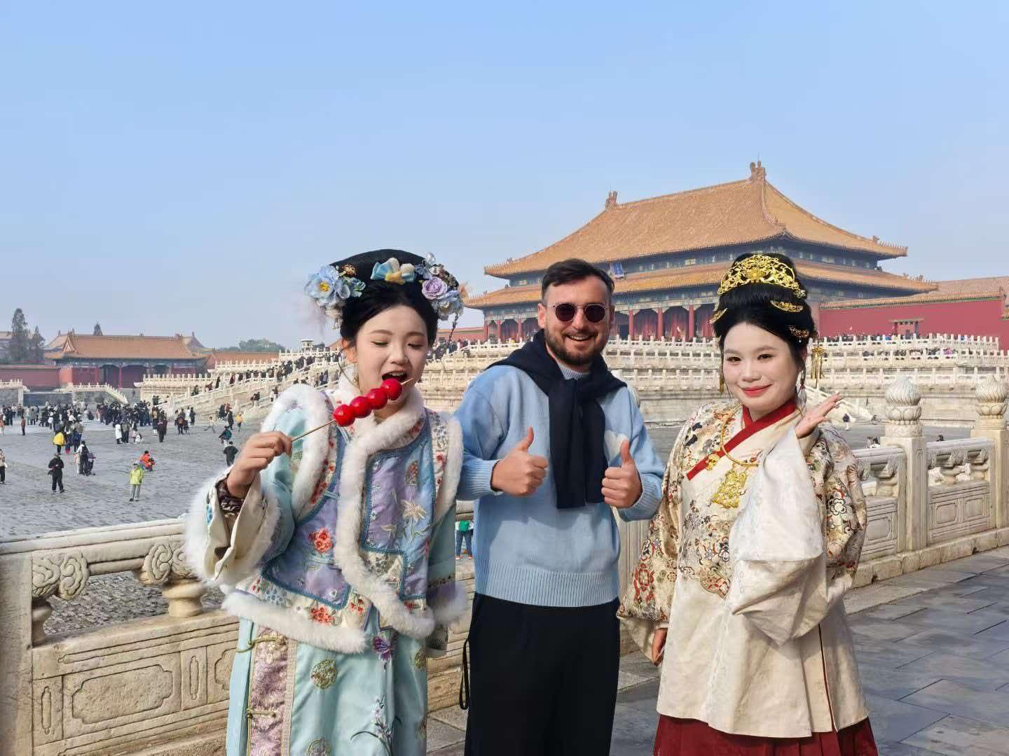 Beijing: Forbidden City & Silk Street or Antique Market