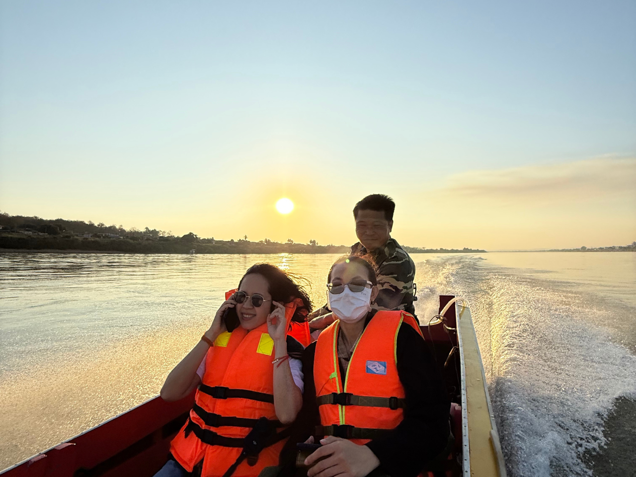 Vientiane: 1-Hour Private Mekong River Speedboat Tour 3