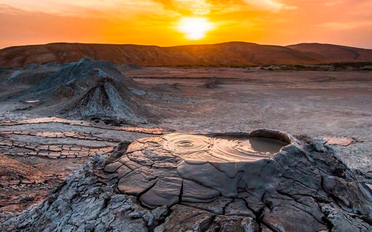 From Baku: Gobustan-Absheron Group Tour, Off-Roading & Lunch 3