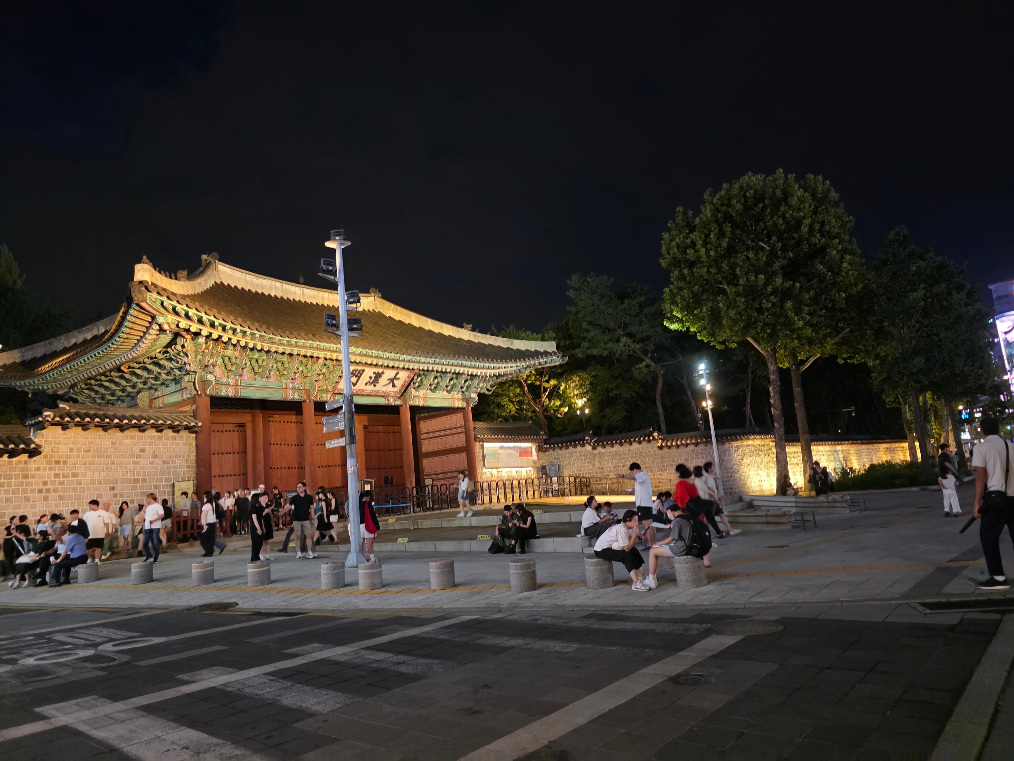 Seoul: Deoksugung Palace Night Tour with Expert Historian