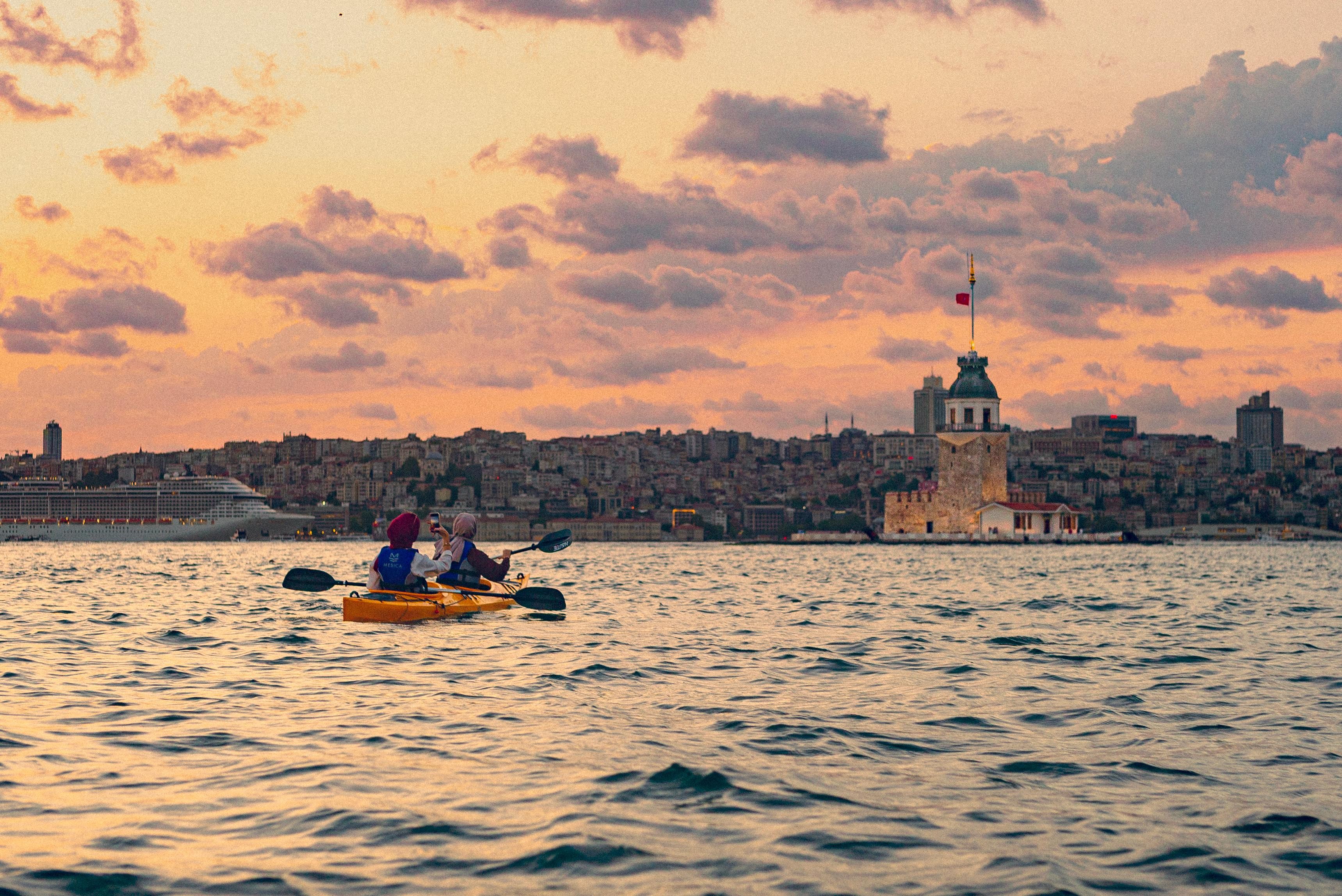 Istanbul: Bosphorus Canoe Experience by Maiden's Tower 2