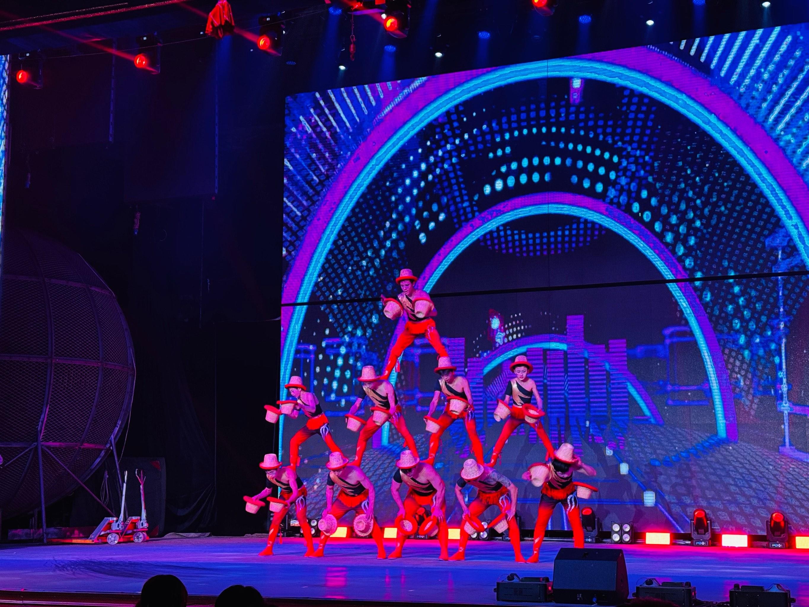 Beijing: Qinle Palace Acrobatics Show Ticket 2