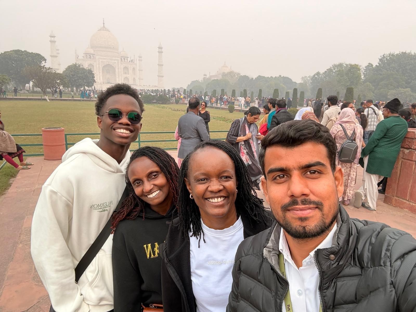 From Delhi: Taj Mahal and Agra Day Tour with Fatehpur Sikri
