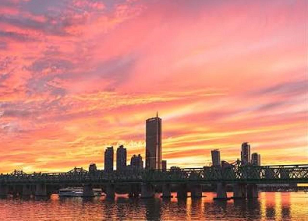 Seoul: 63 Sky Picnic & Hangang Ramen Night Tour 2
