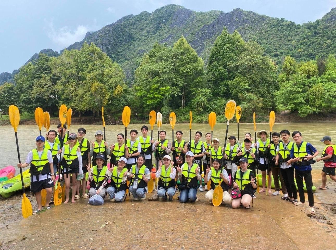 Vang Vieng: Kayaking & Cave with Zip Line/Blue Lagoon