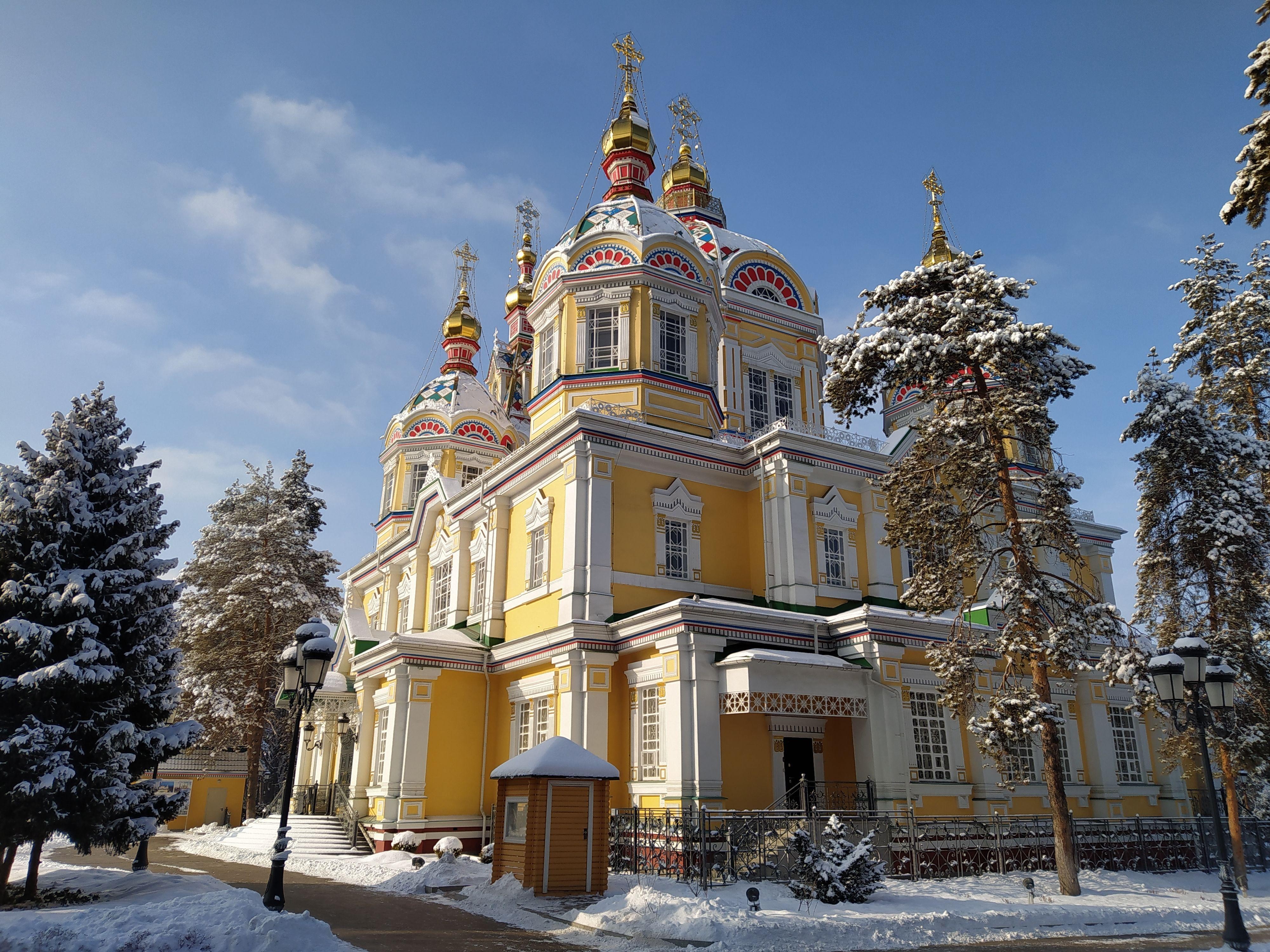 Almaty: City Tour with Professional Photoshoot