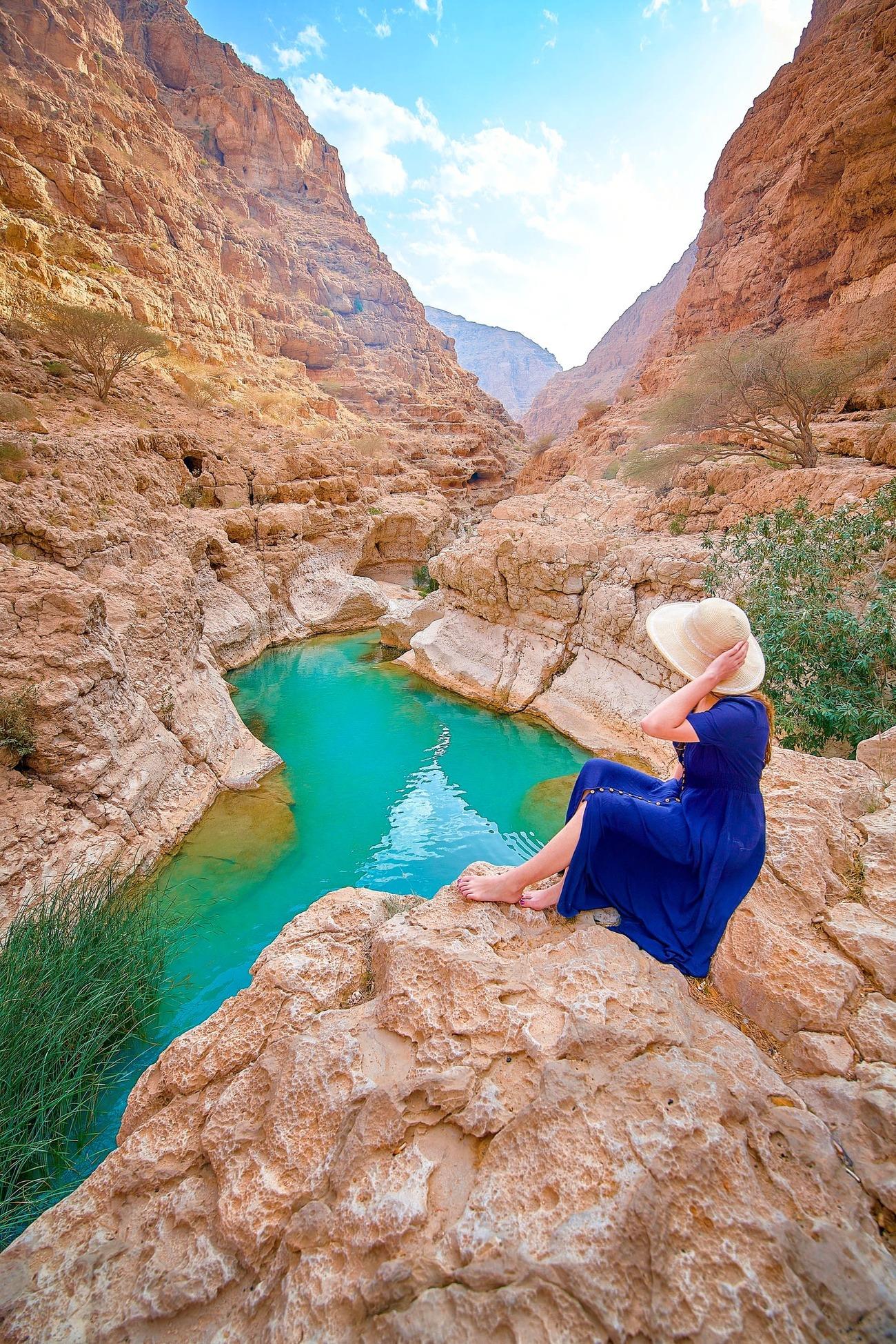 Oman: Private Day Trip to Wadi Shab & Hawiyat Najm Sinkhole 2