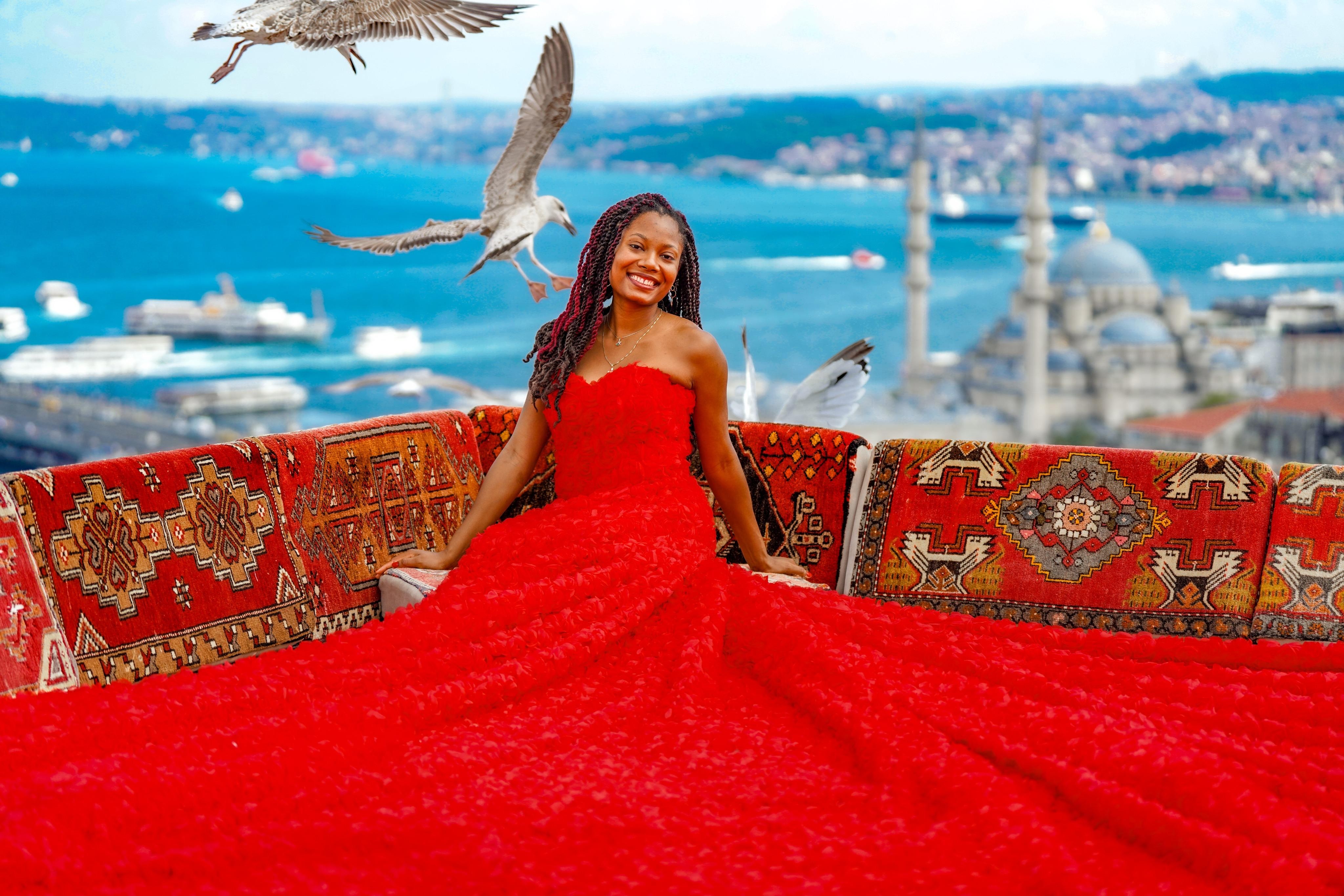 Istanbul: Professional Private Rooftop, Indoor Photoshoot