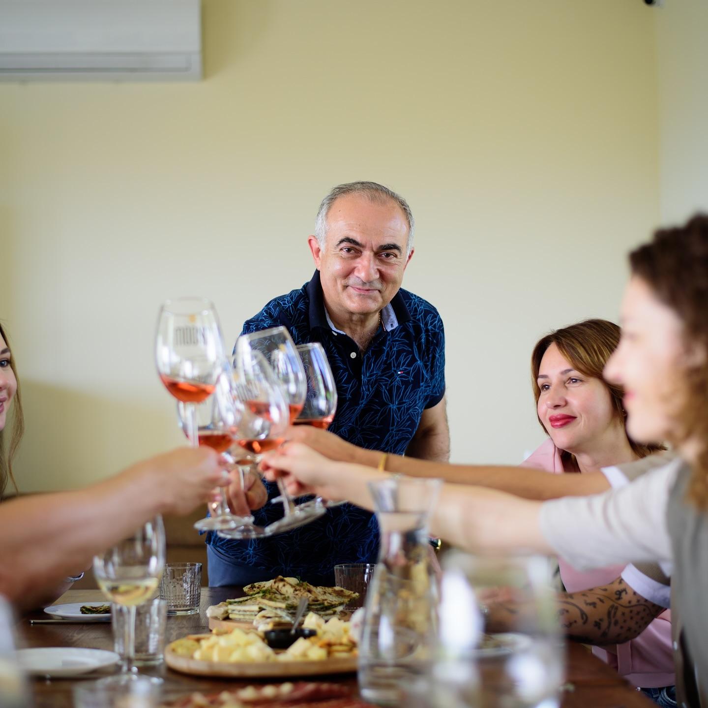 Yerevan: Wine Night Tour with Retro Car Transfers & Photos