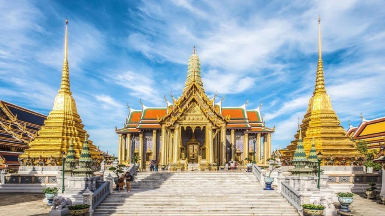 Bangkok Grand Palace and Sacred Sites Full Day Tour 3