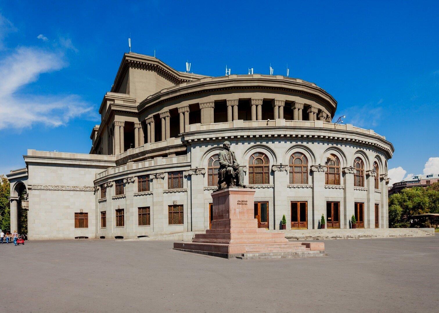 Private tour: Walking observing city tour in Yerevan