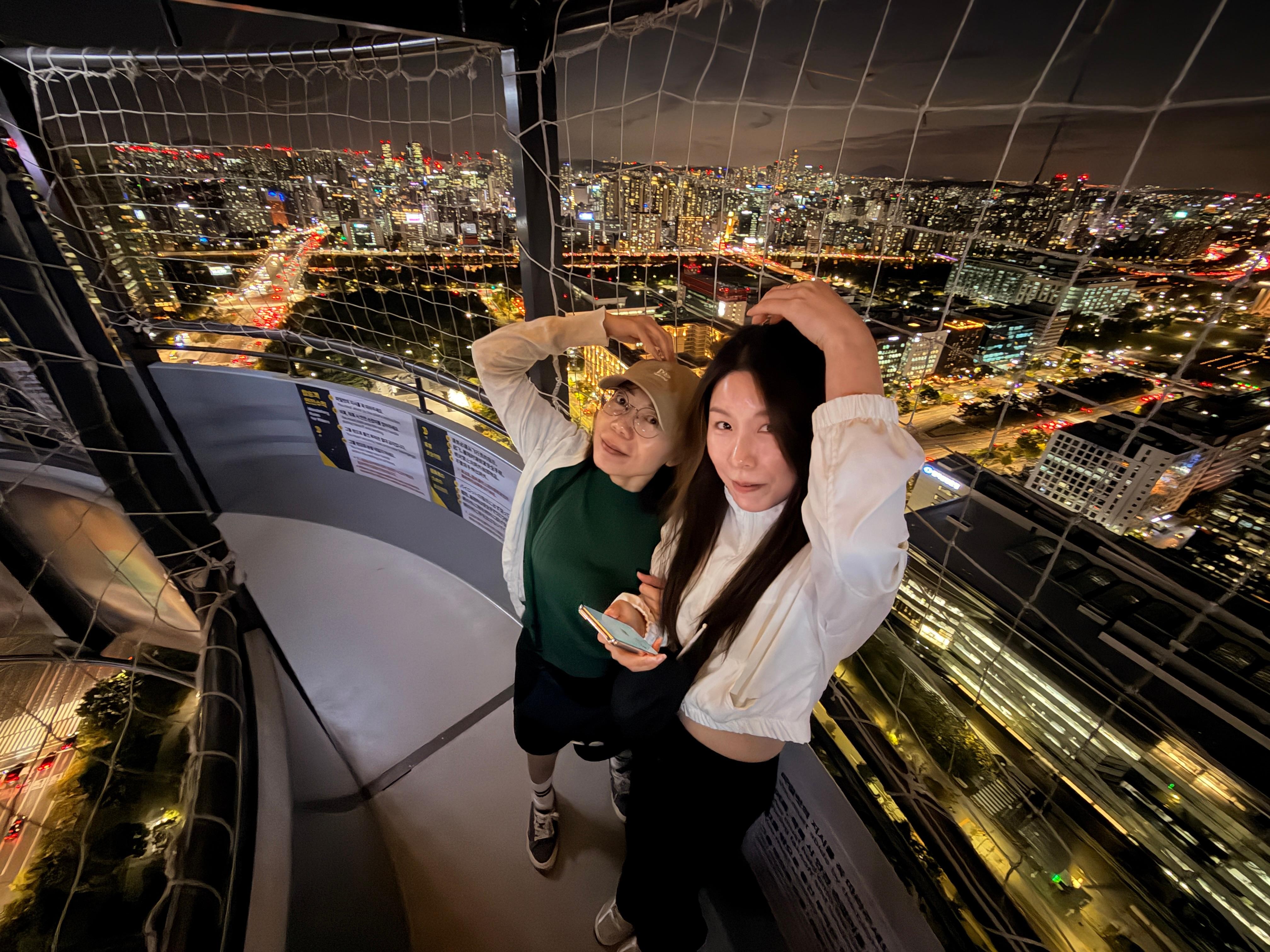 Seoul: SeoulDal Balloon Ride and Han River Night Picnic