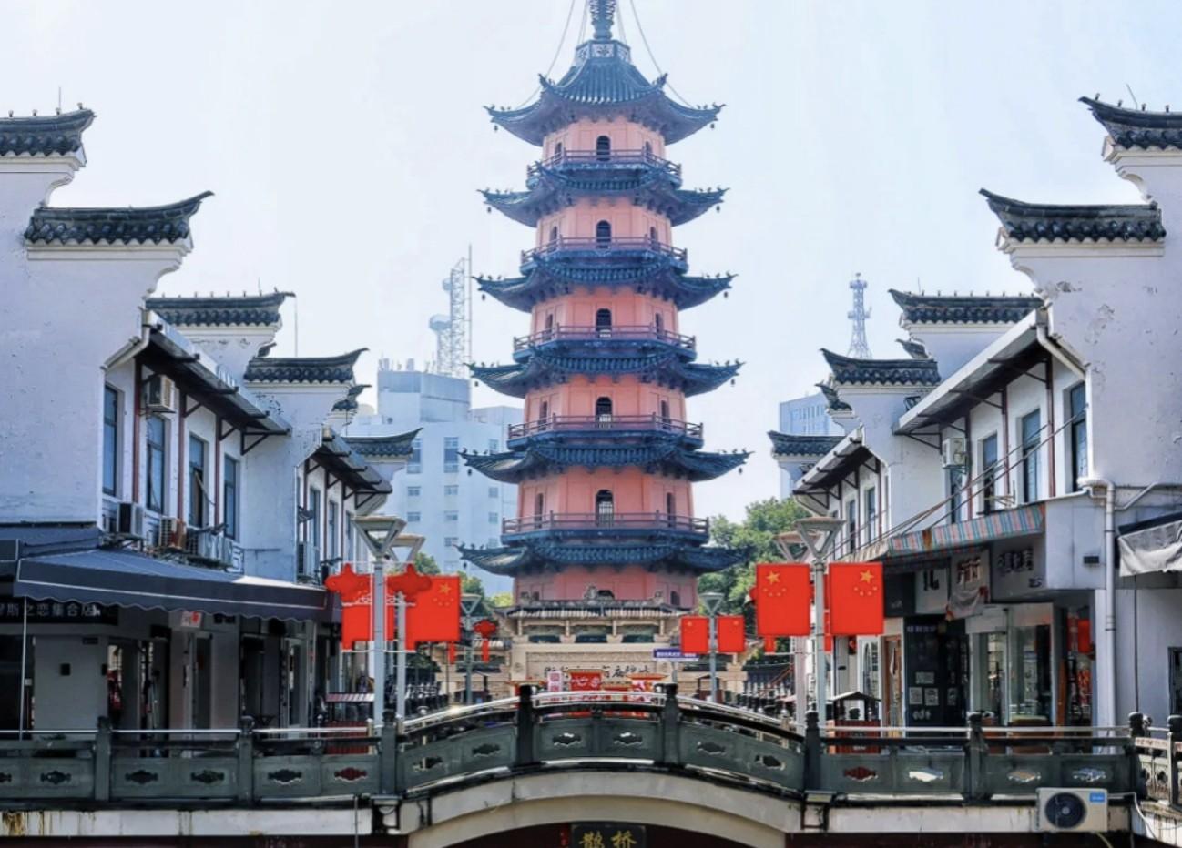 Shanghai: Ningbo Old Bund & Moon Lake City Walk Trip