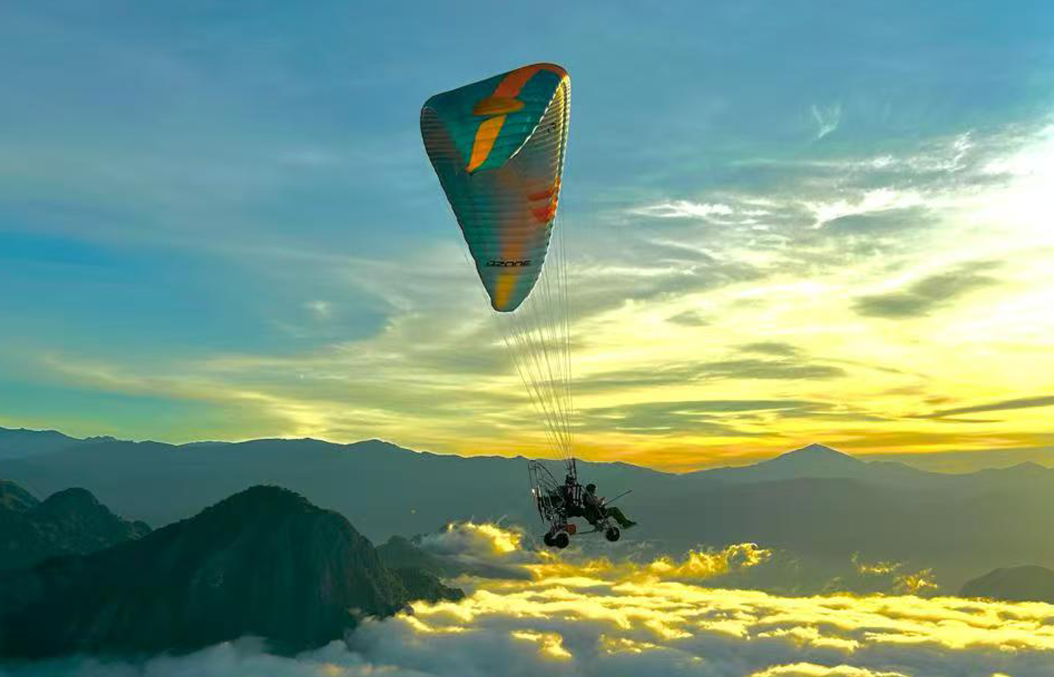 Vang Vieng:Paramotor, 2Caves, Zipline, Kayak, lagoon 3 2
