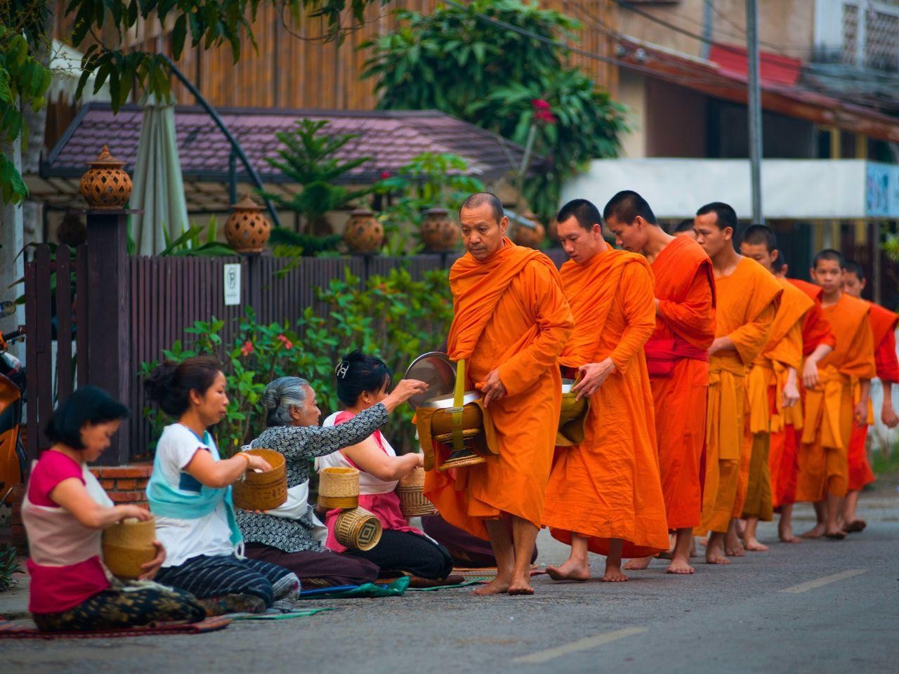 Luang Prabang: Cultural Discovery and Cruise to Pak Ou Caves