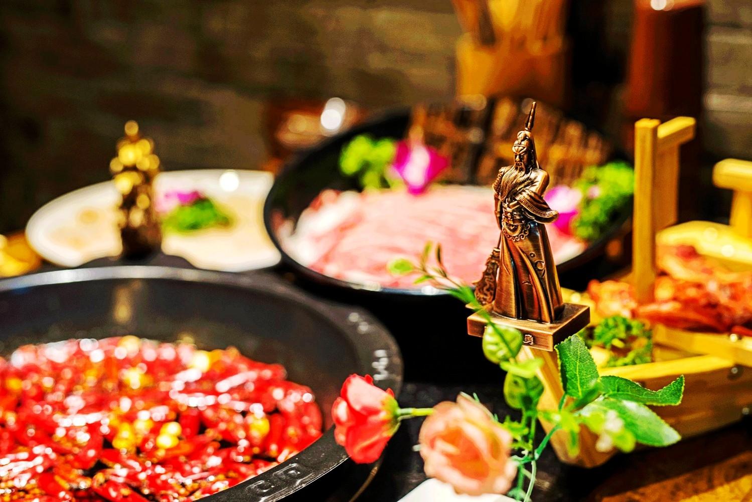 Shanghai By Night: Amazing River Cruise and Hot Pot Dinning 2