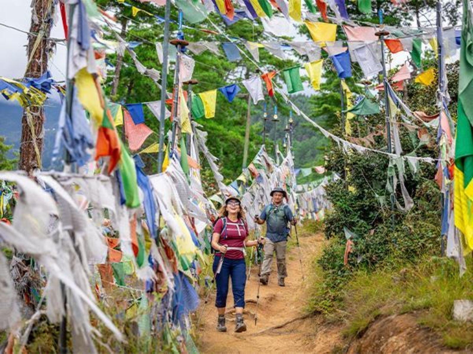 Paro: Guided Walking Tour with Market Visit & Snack 2
