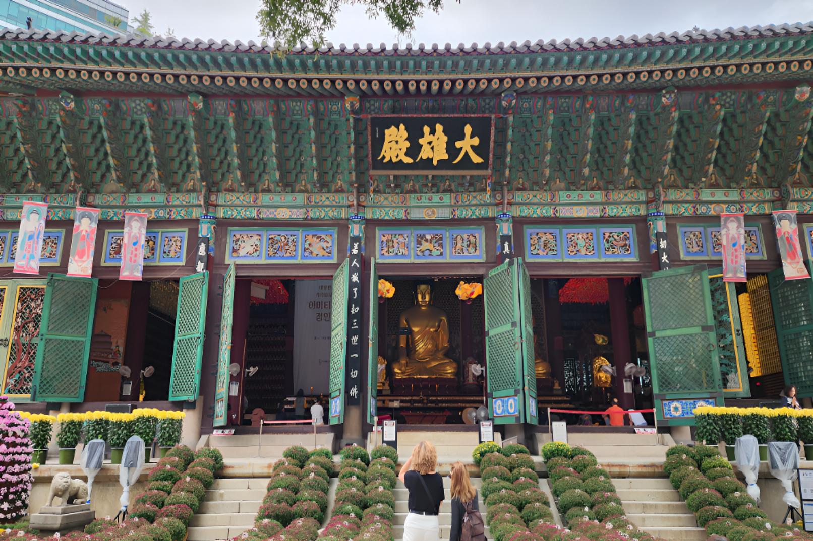 Explore Roots of Seoul: Jongmyo, Temple, Market Walking Tour 2