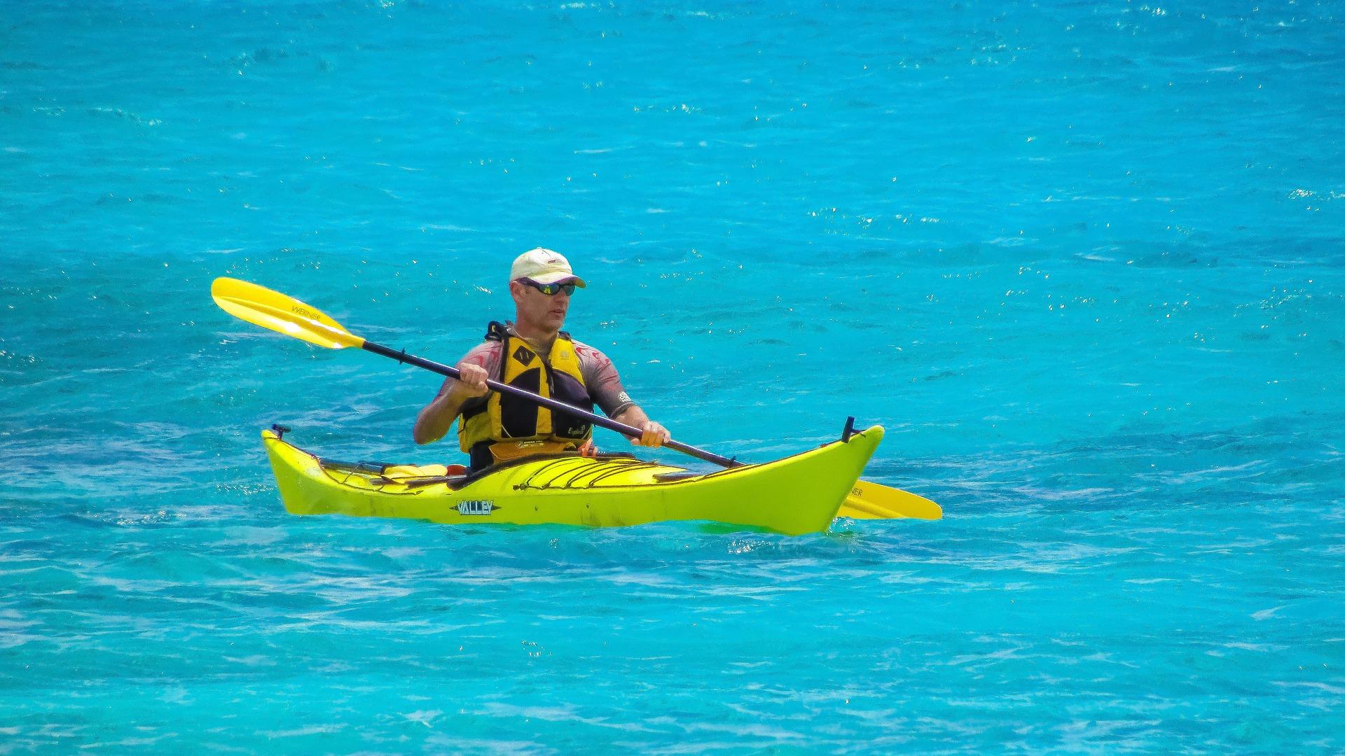 Tel Aviv: Kayak Rental at Beach Club 2