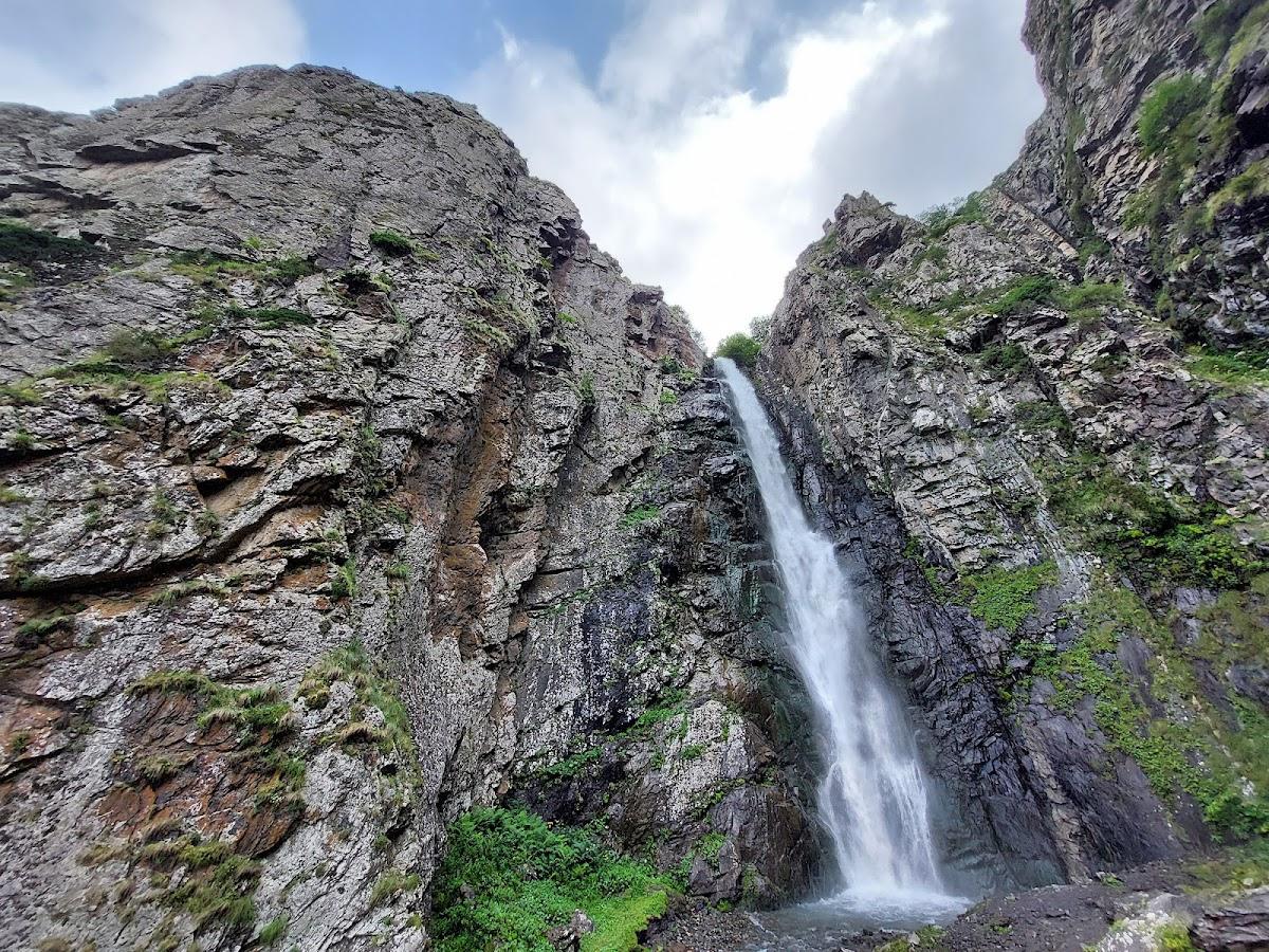 Kazbegi, Gergeti and Gveleti Waterfall Day Trip from Tbilisi