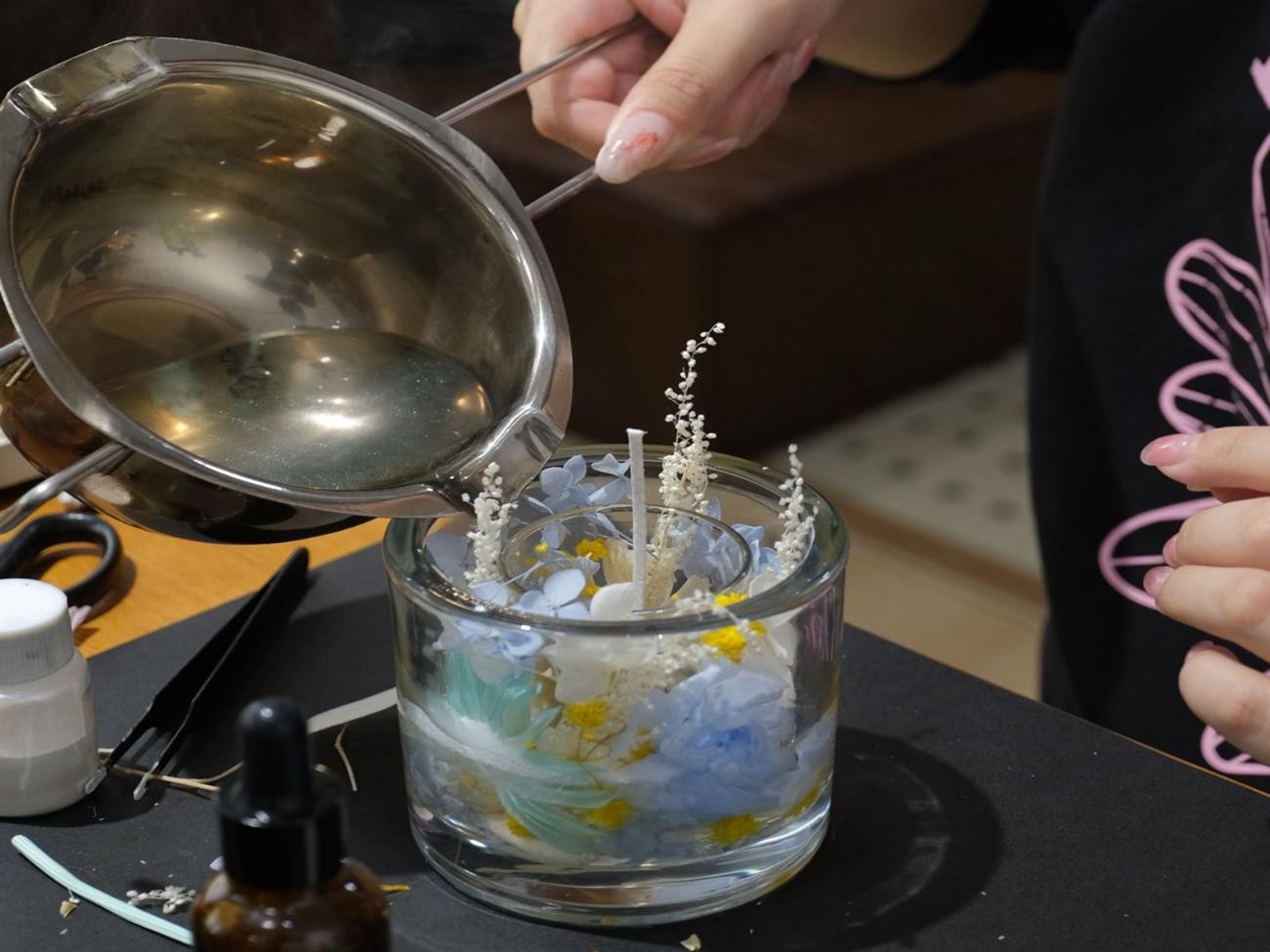 Shanghai: Scented Candle Making Experience with Pickup 3
