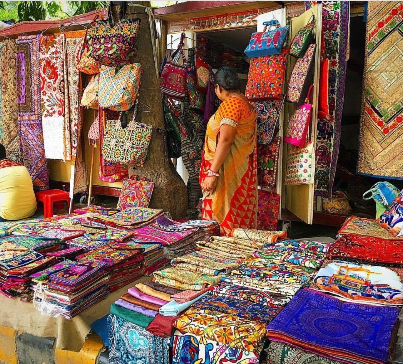 Delhi: Guided Shopping Tour with a Female Expert 2