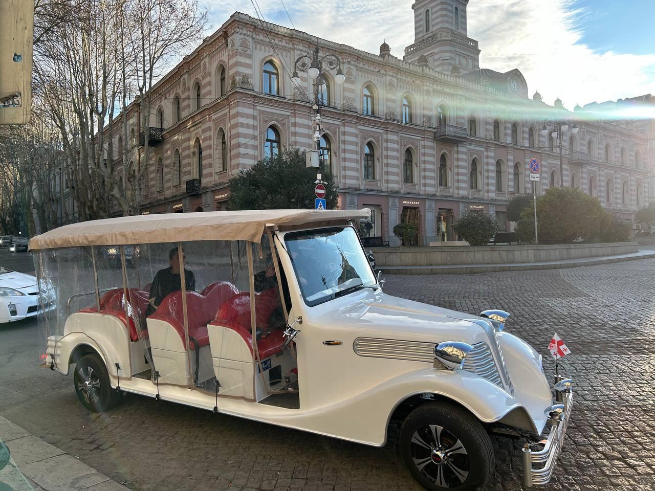 Tbilisi: Authentic Sightseeing Tour by Vintage Car