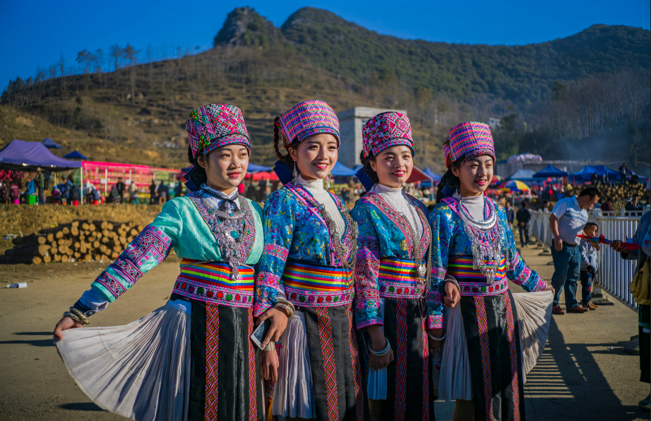 Luang Prabang: Tuk-Tuk Tour of the City & Hmong Villages