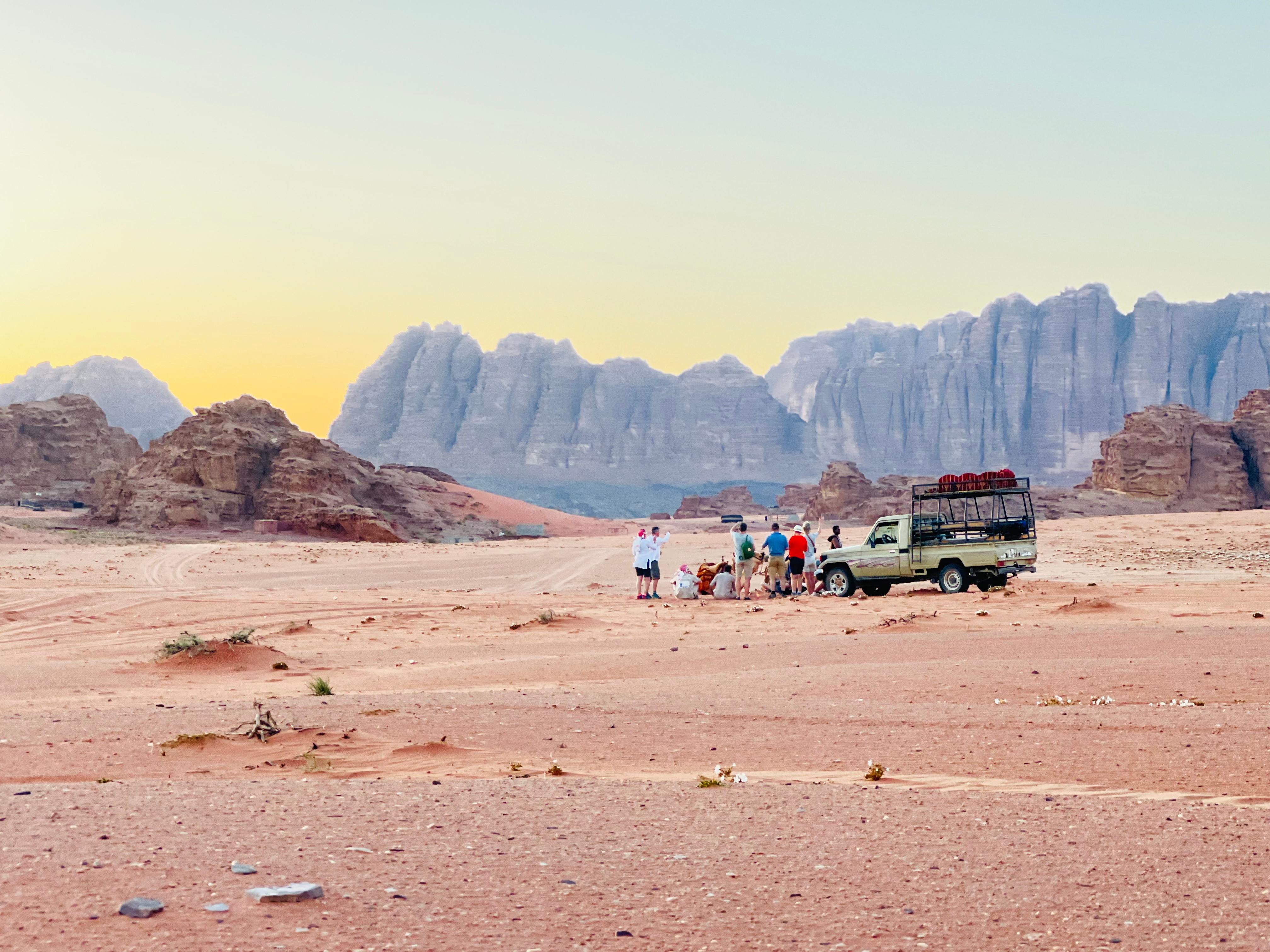 Wadi Rum: White Desert Jeep Tour with Bedouin Tea Experience