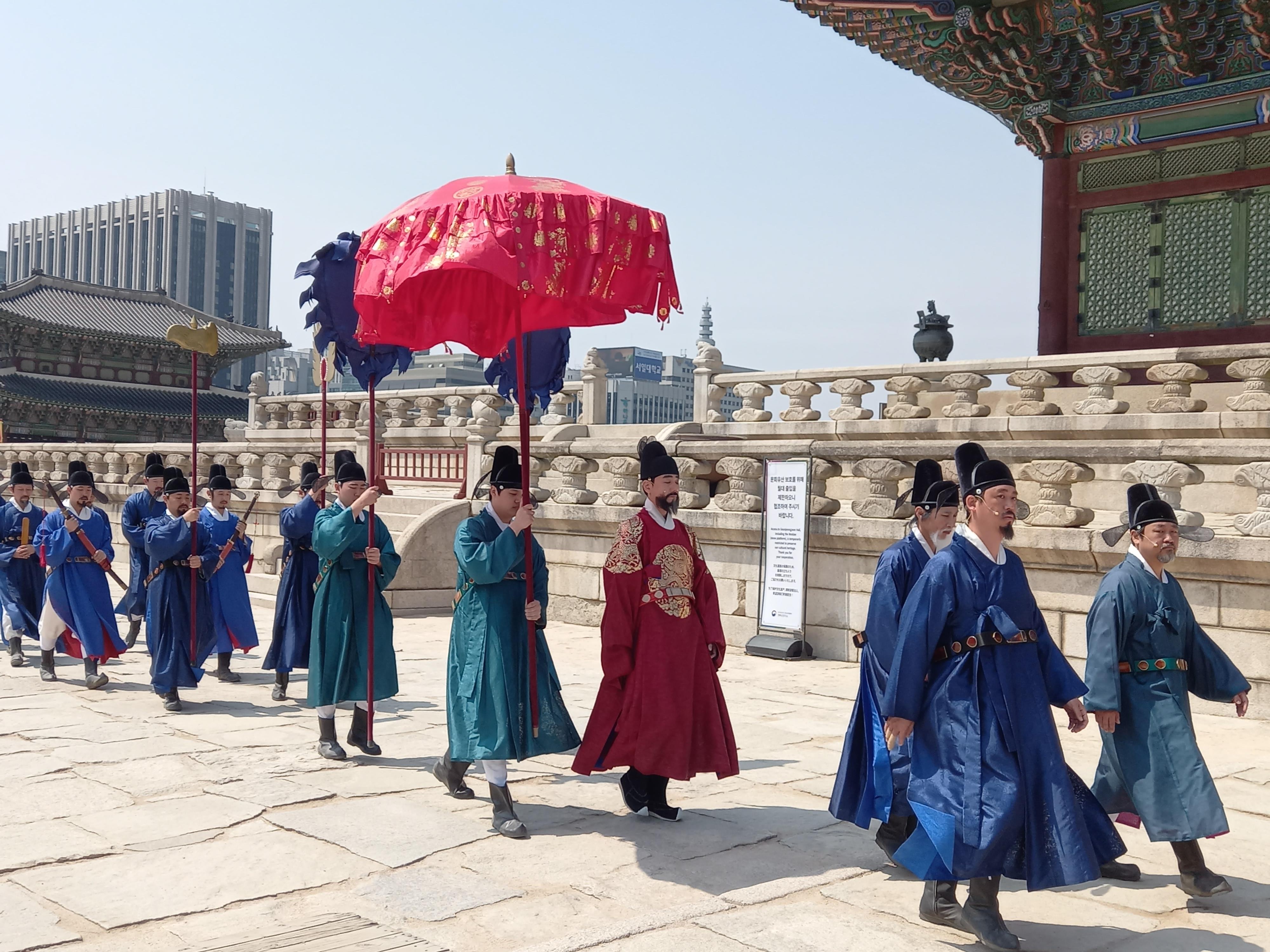 Seoul: 6-Hour Guided Tour to City Highlights, Palace & More