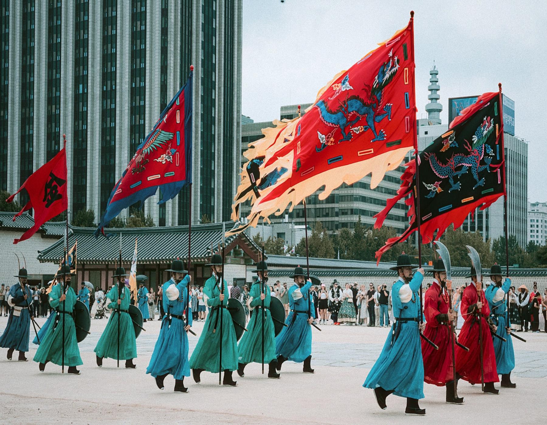 Seoul: Royal Guard Ceremony & City Wall Hiking Guided Tour 2