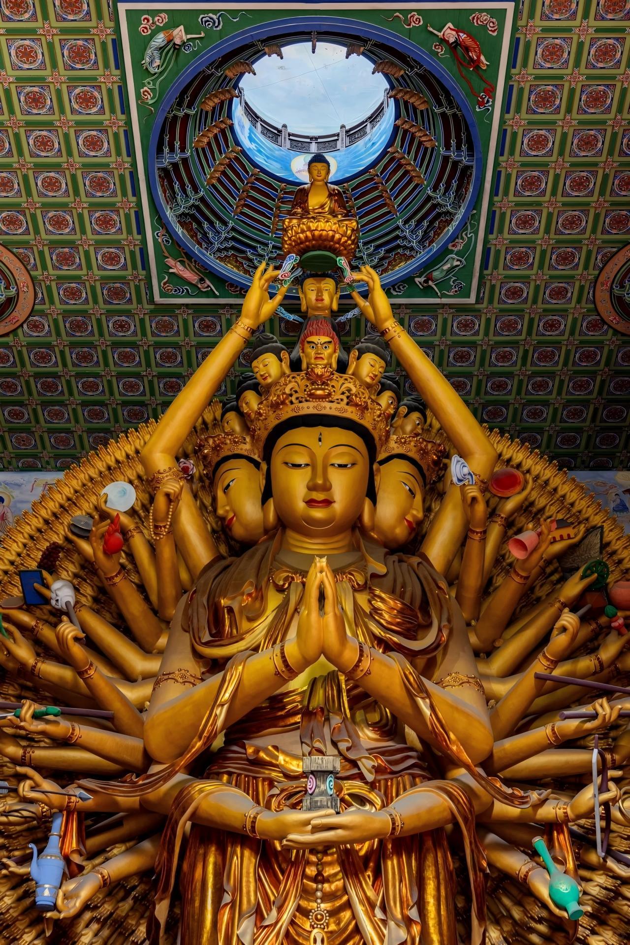 Discover Shanghai’s gem: World-Record Temple & Water Town 2