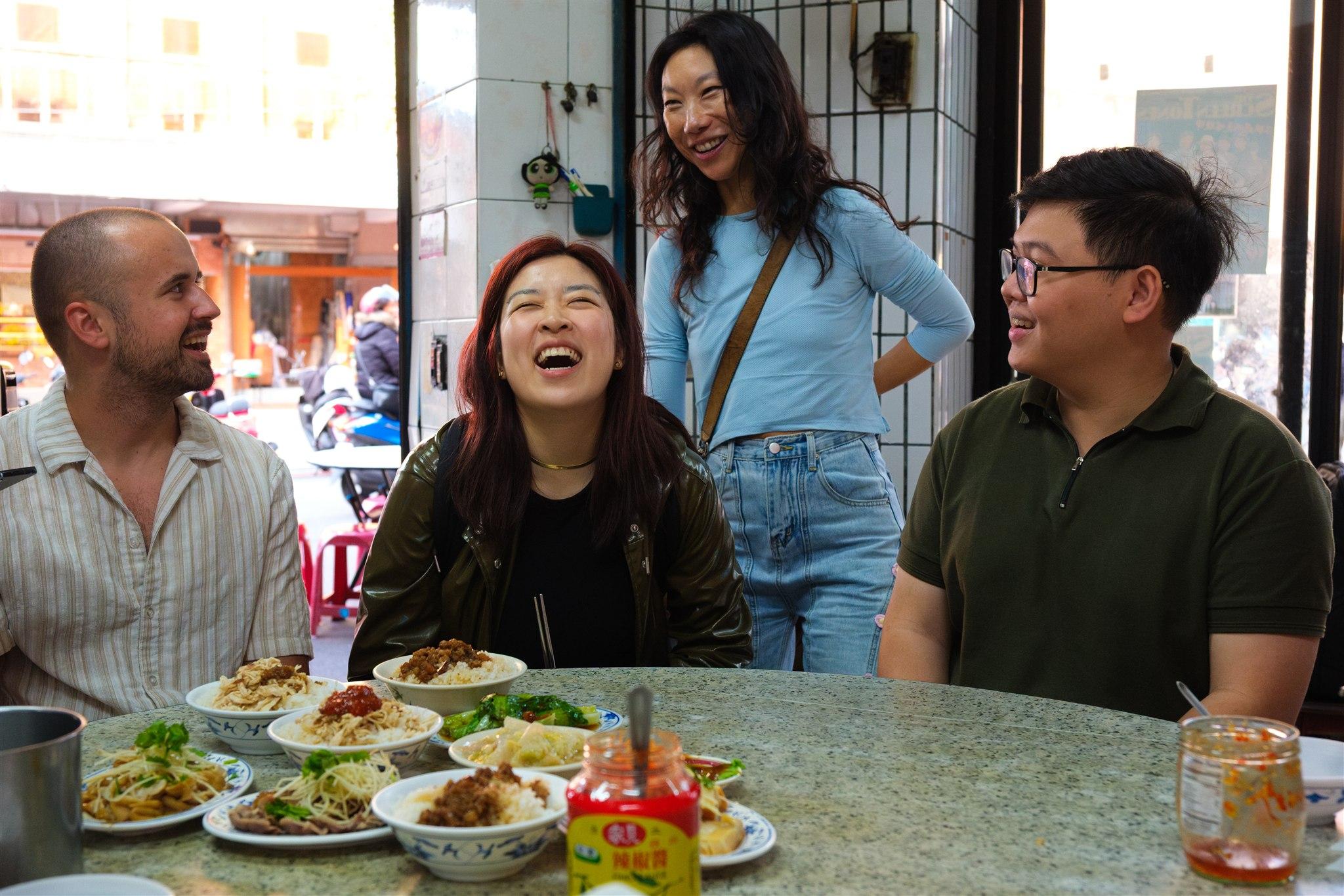 Taipei: Your First Day Food Tour with Locals & 12+ Tasting 2