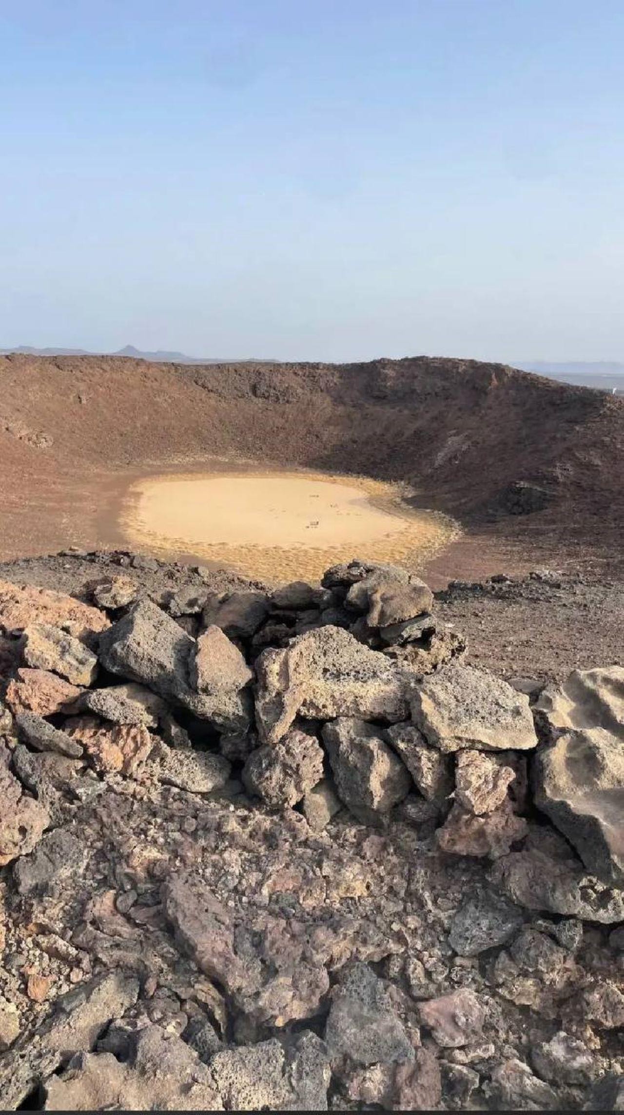 Medina: A tour of the volcanic lava fields — guided tour in Medina