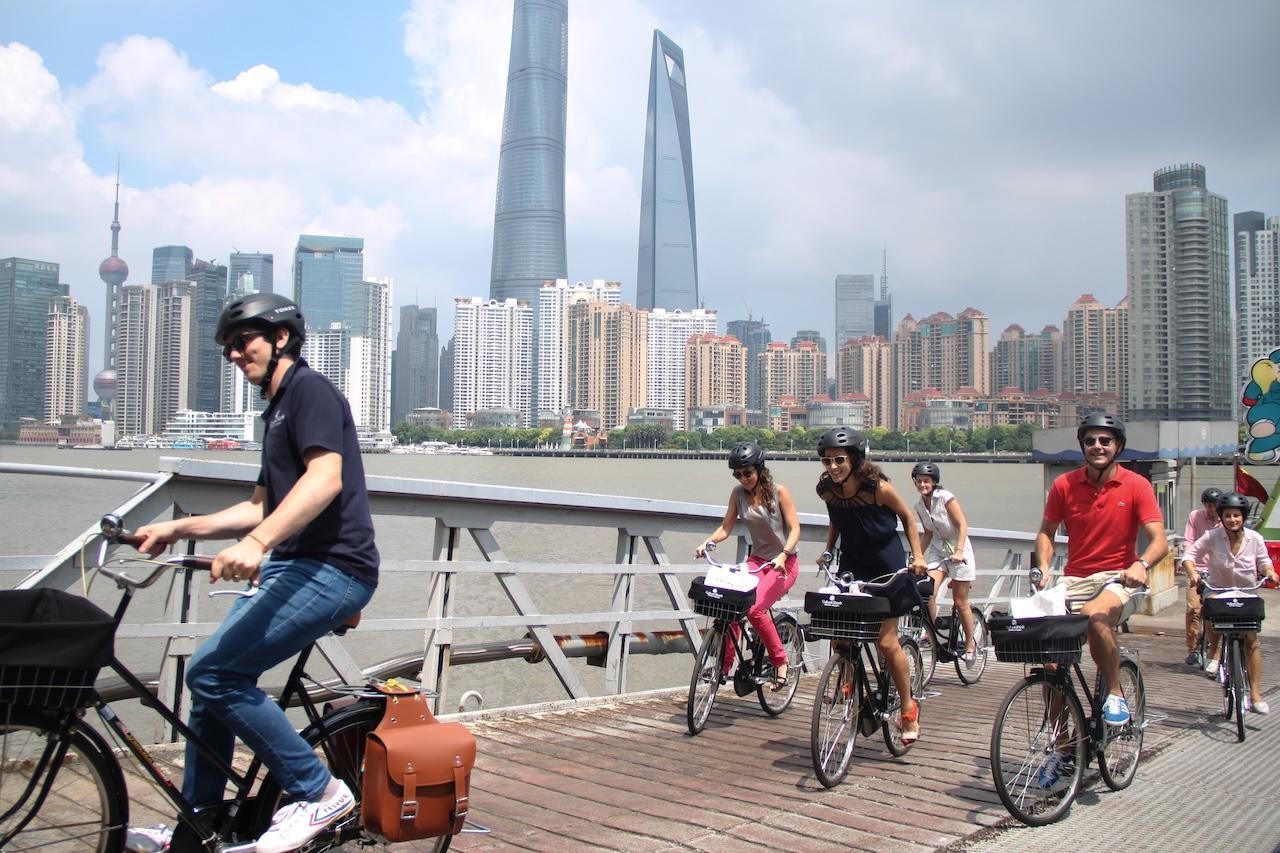 Shanghai: Half-Day Bike Tour with Food & Hidden Streets