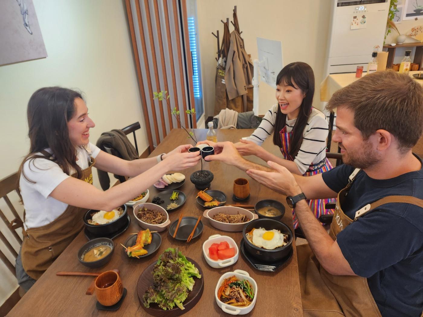 Seoul: 6-Dish Korean Cooking Class & Hidden Alley Tour