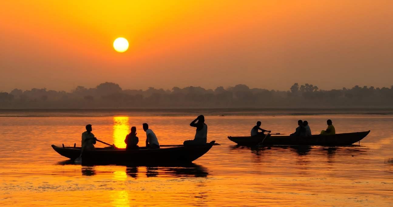 Pokhara: Sunset Boat Ride on Phewa Lake with Dinner