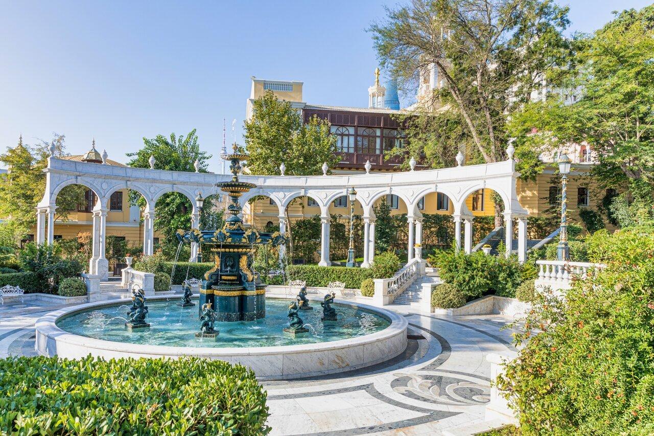 Baku: Historical & Modern City Walking Tour