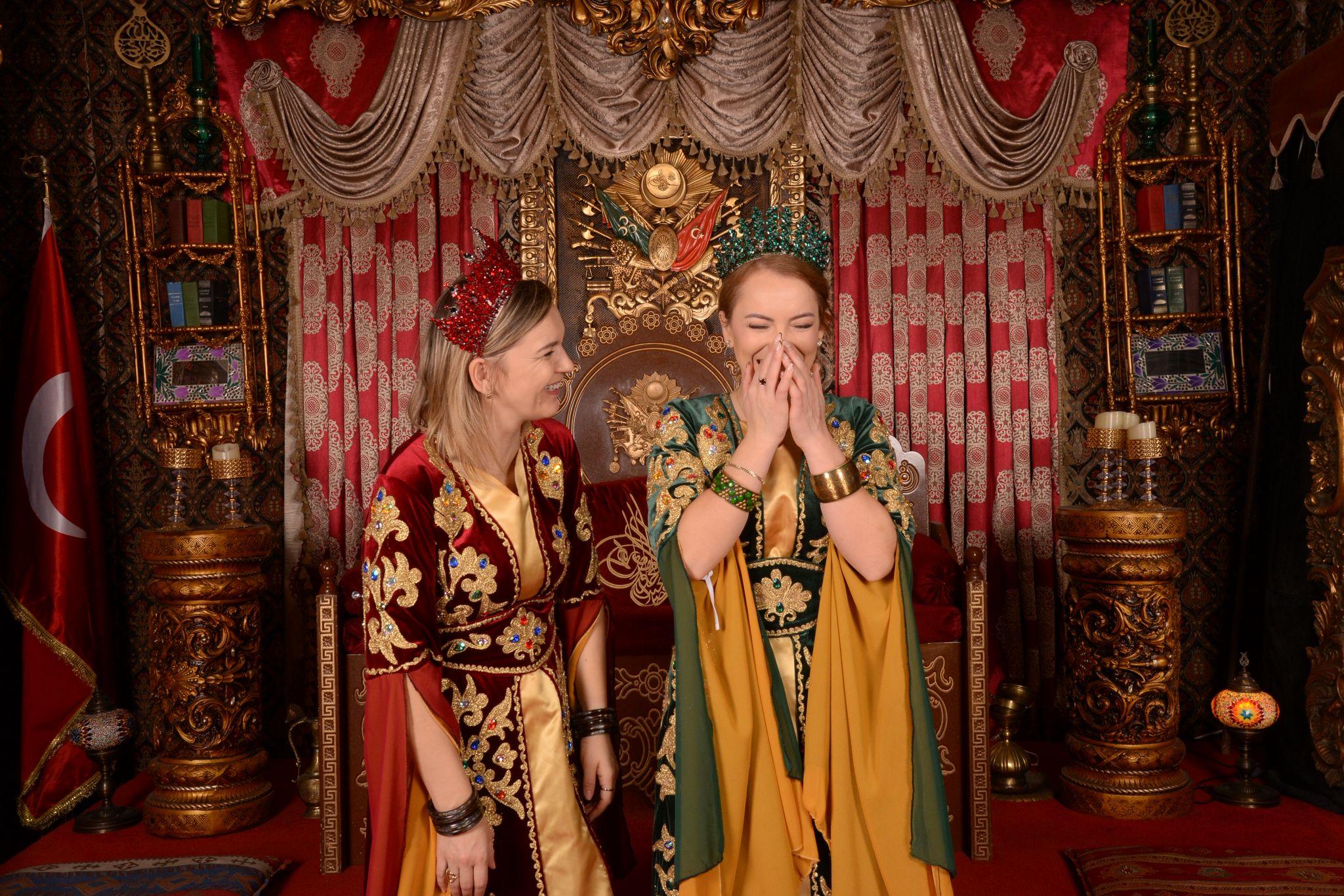 Istanbul: Authentic Fast Costume Photo Memory in Sultanahmet 3