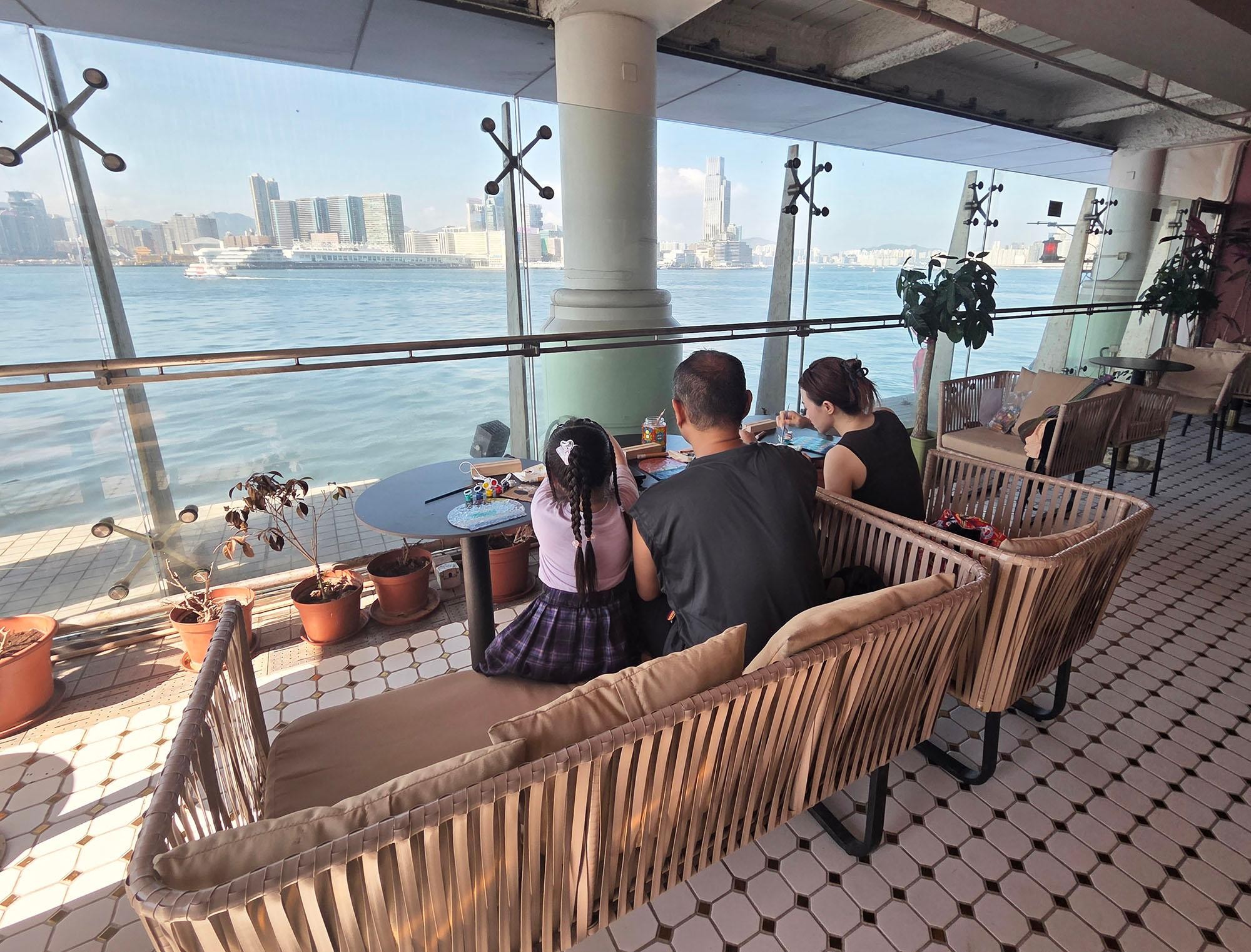 Hong Kong Central : Glass Lamp Painting Workshop 2