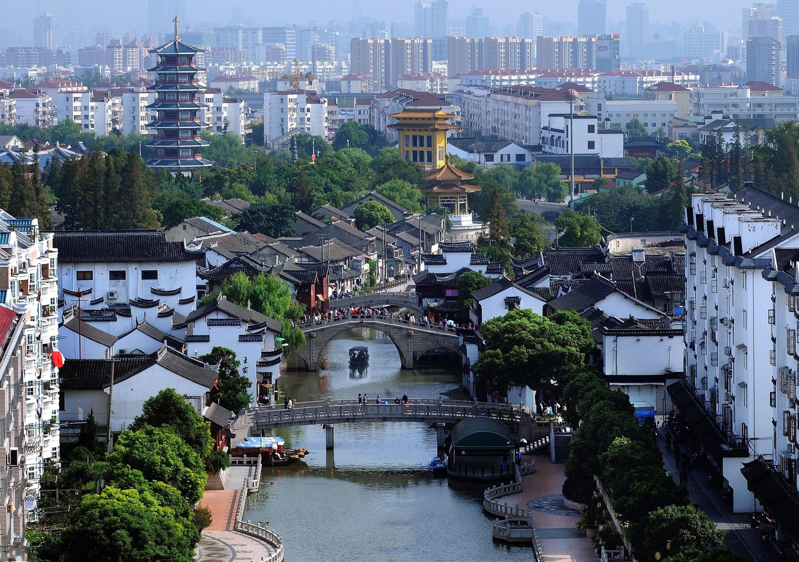 Shanghai Past vs. Future: Zhujiajiao Water Town, Robot Lab 2