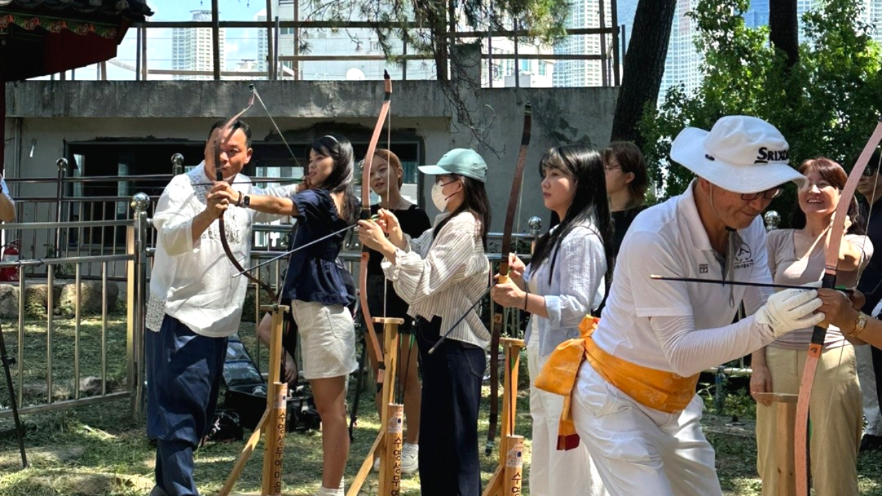 Busan: Traditional Culture Experience Tour with Lunch