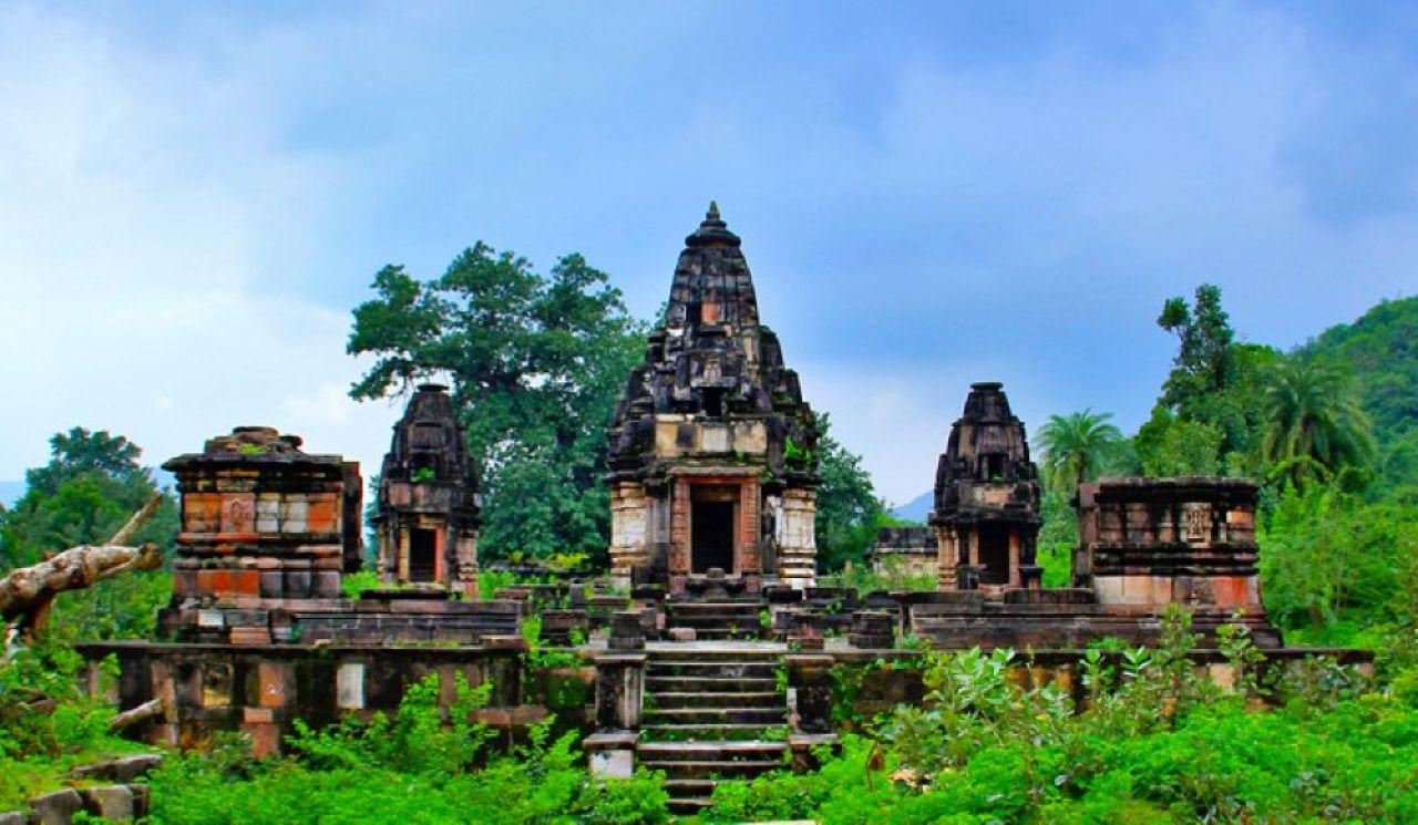 From Pakse: Wat Phu & Museum Guided Tour with Lunch 3