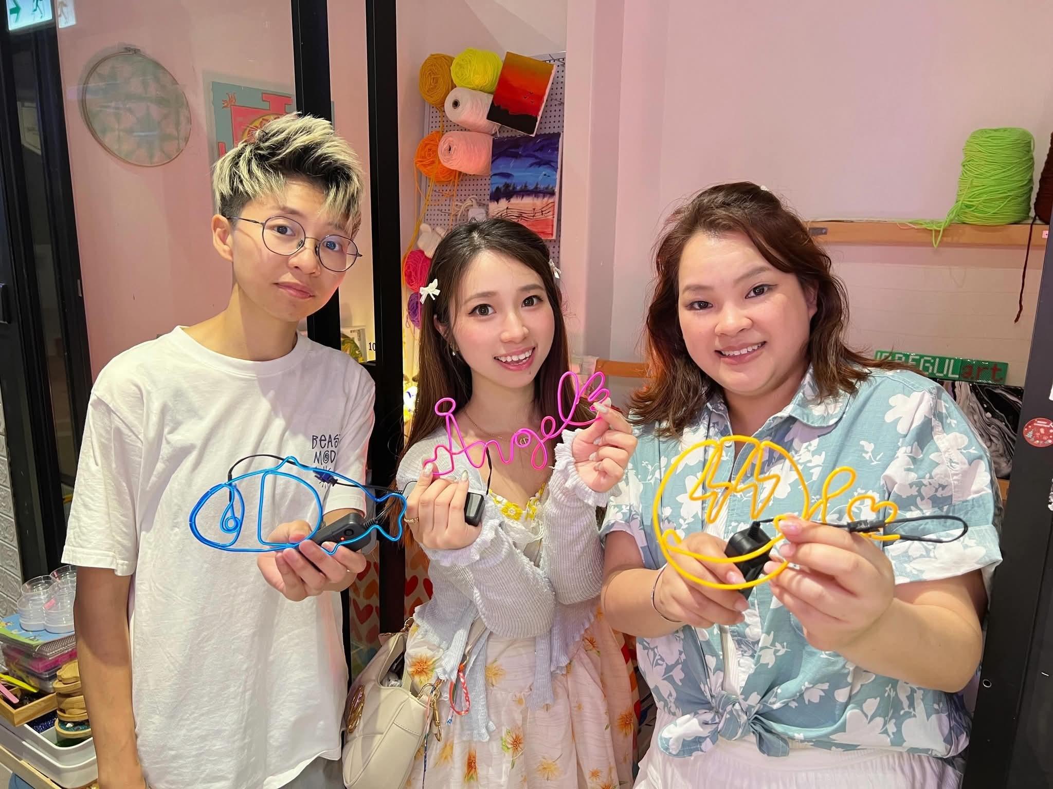 Hong Kong: Neon Cold Light Art Workshop Central