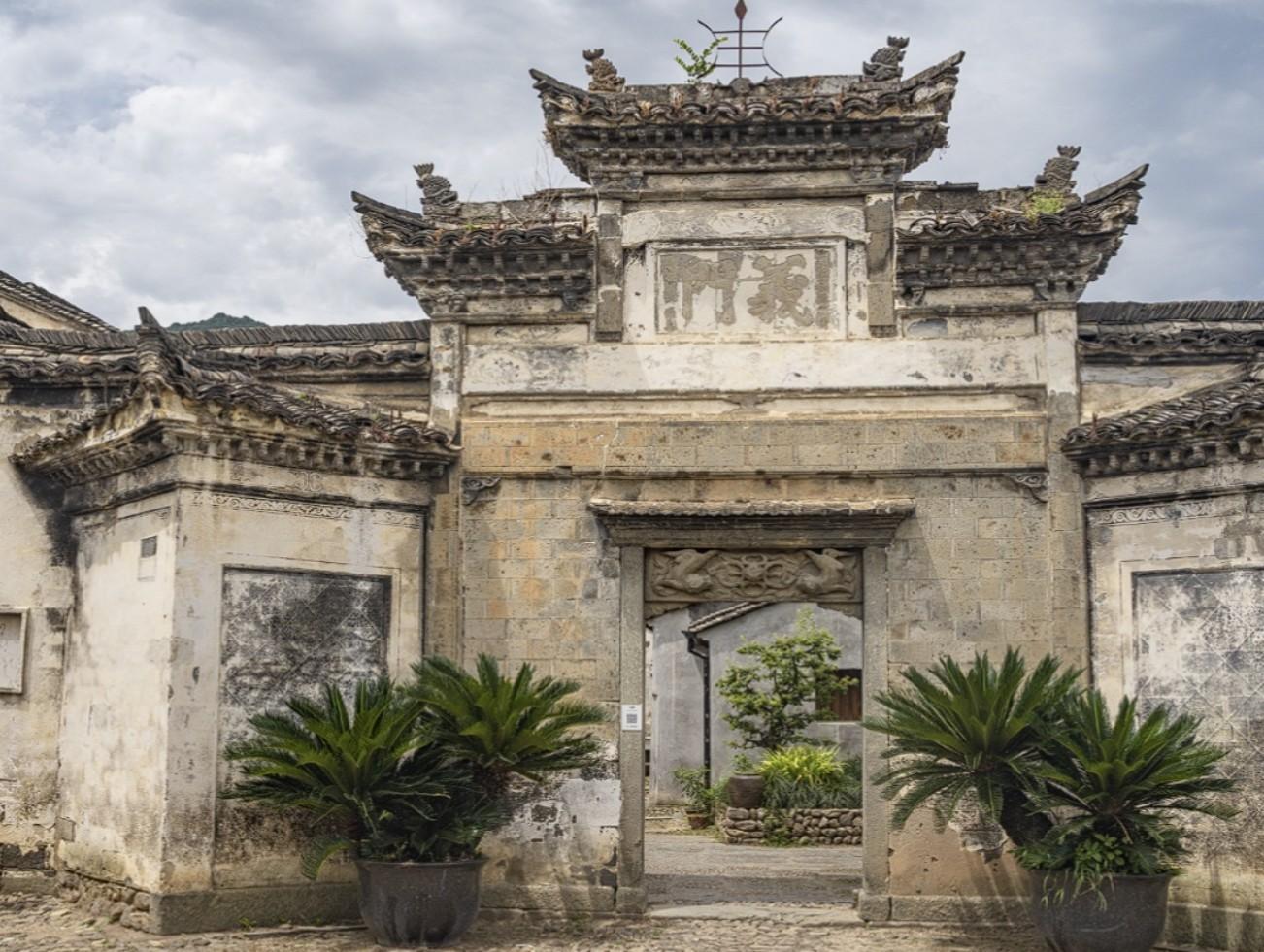 Shanghai: Fuyang Bayberry Picking & Ancient Town Day Trip