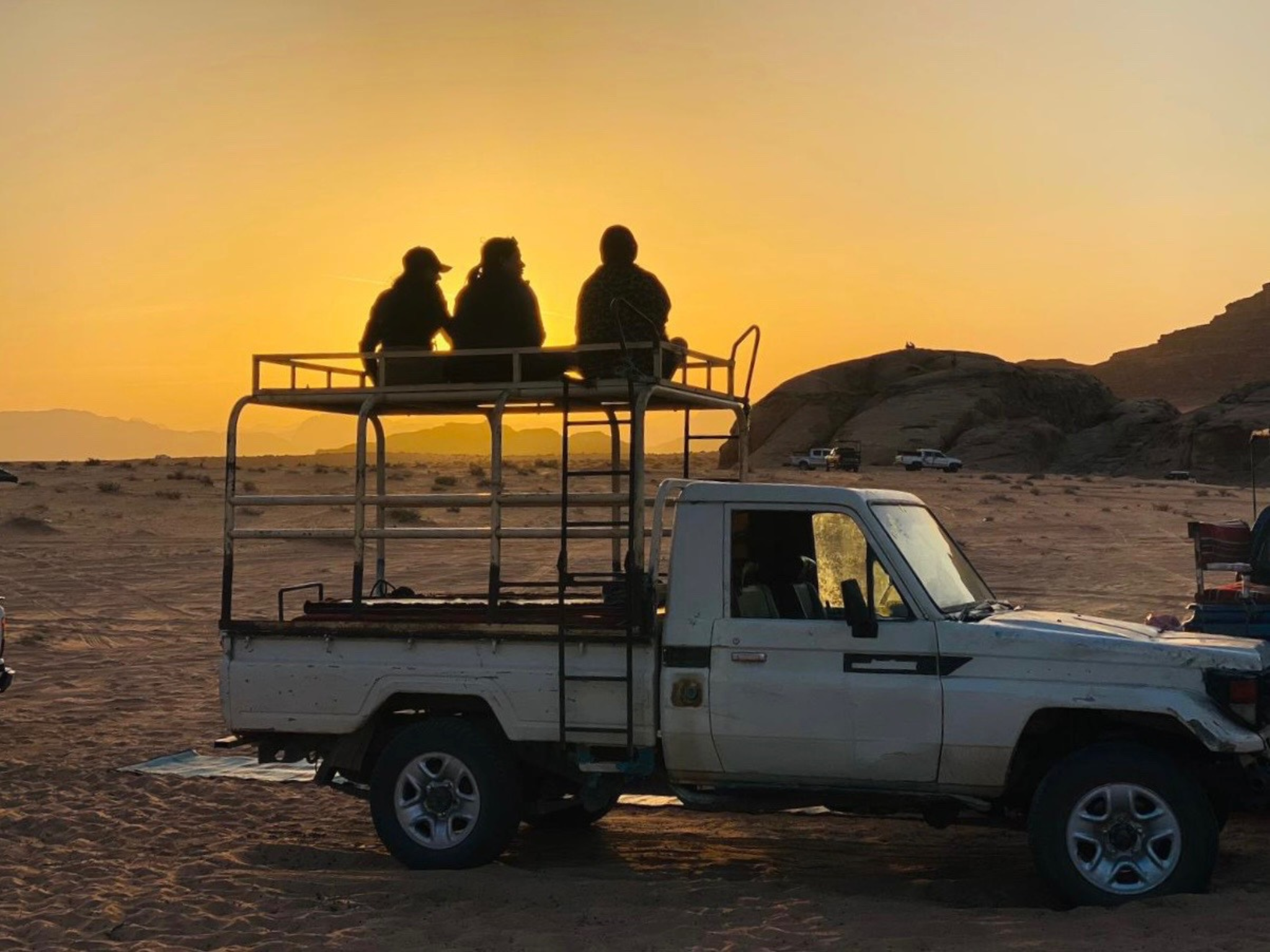 Wadi Rum Desert: Full Day Jeep Tour & Traditional Lunch