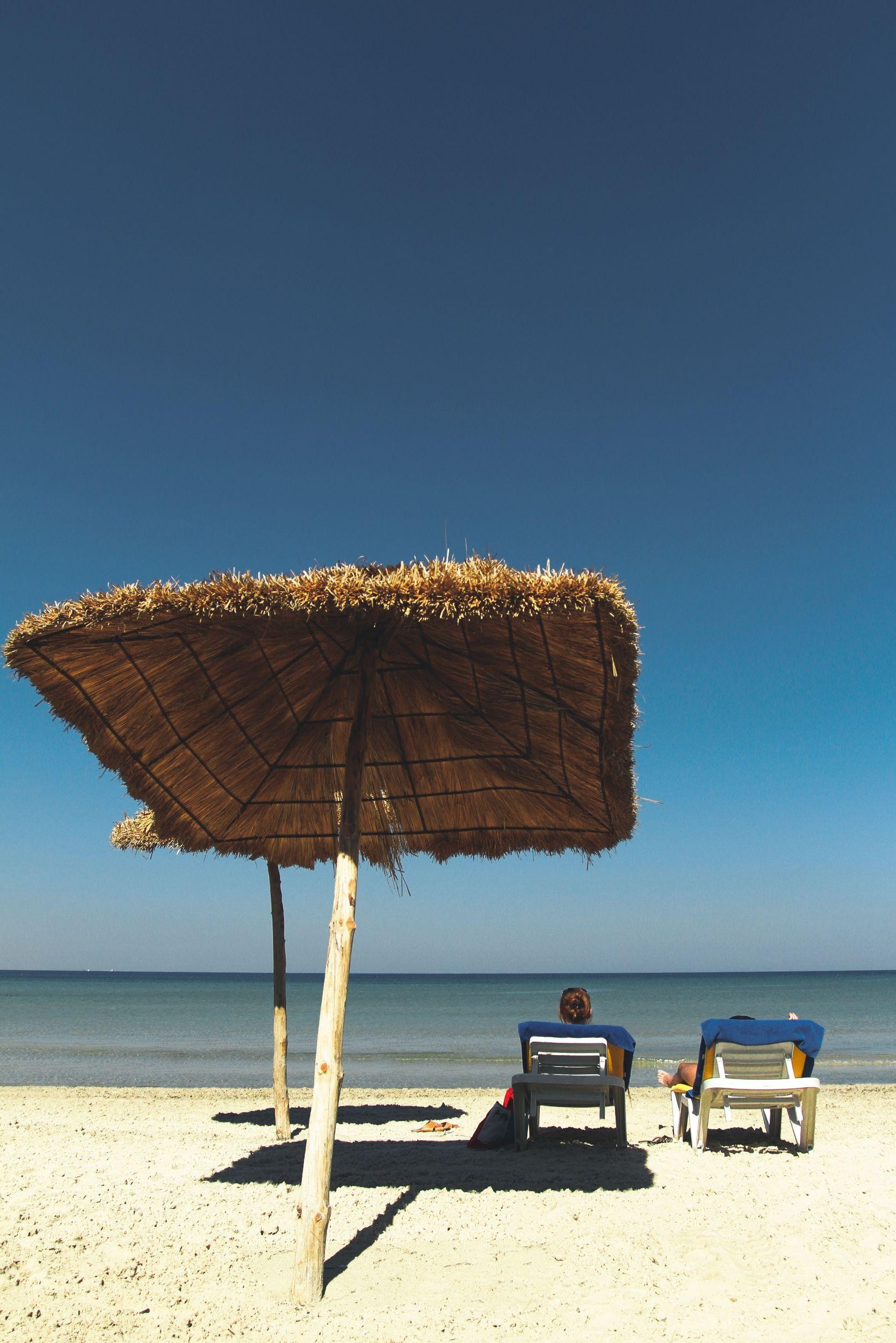 Doha: Private Desert Safari Tour with Buffet Dinner and Swim