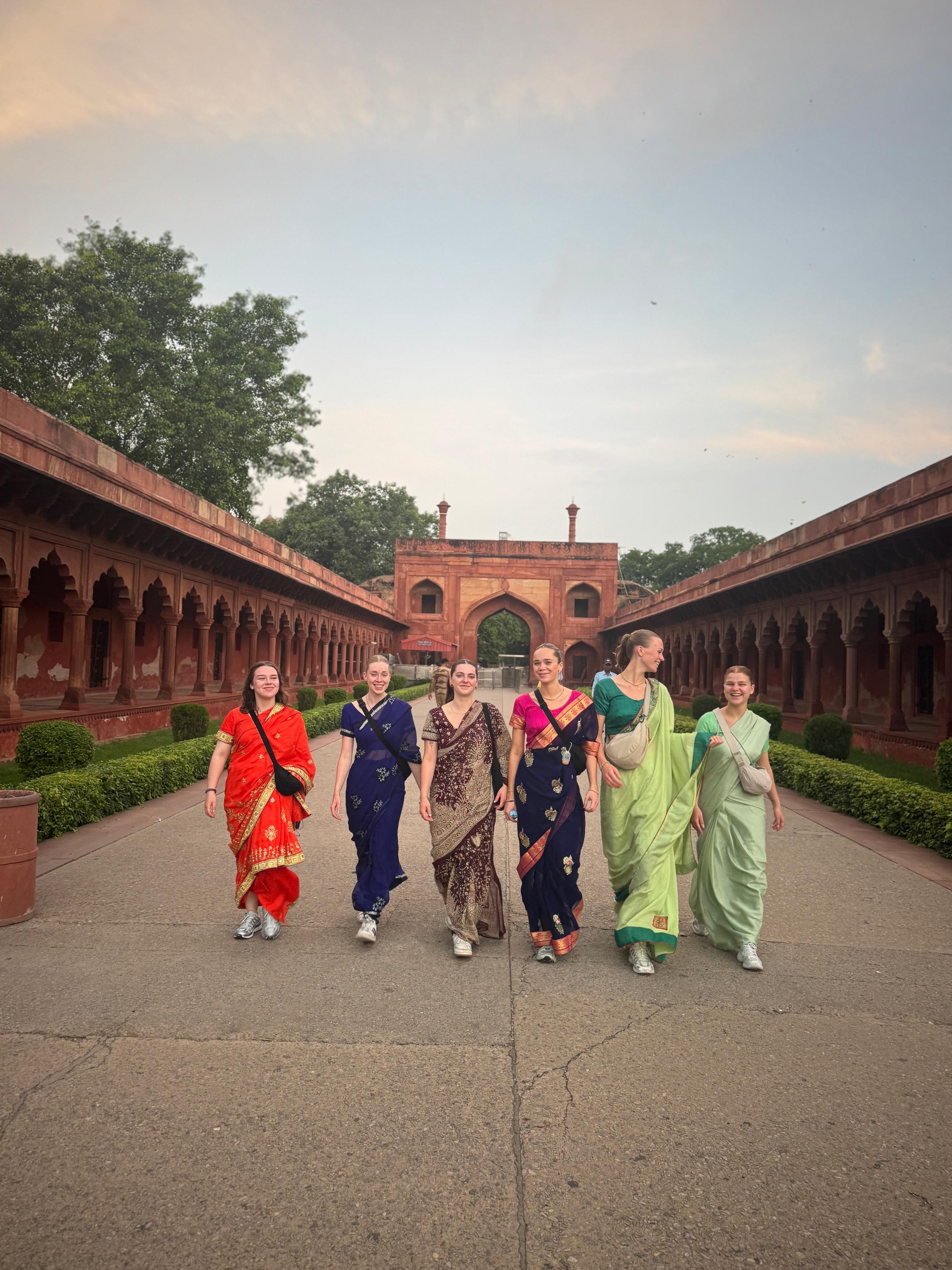 From Delhi: Luxury Same Day Taj Mahal Tour by SUV Car 3
