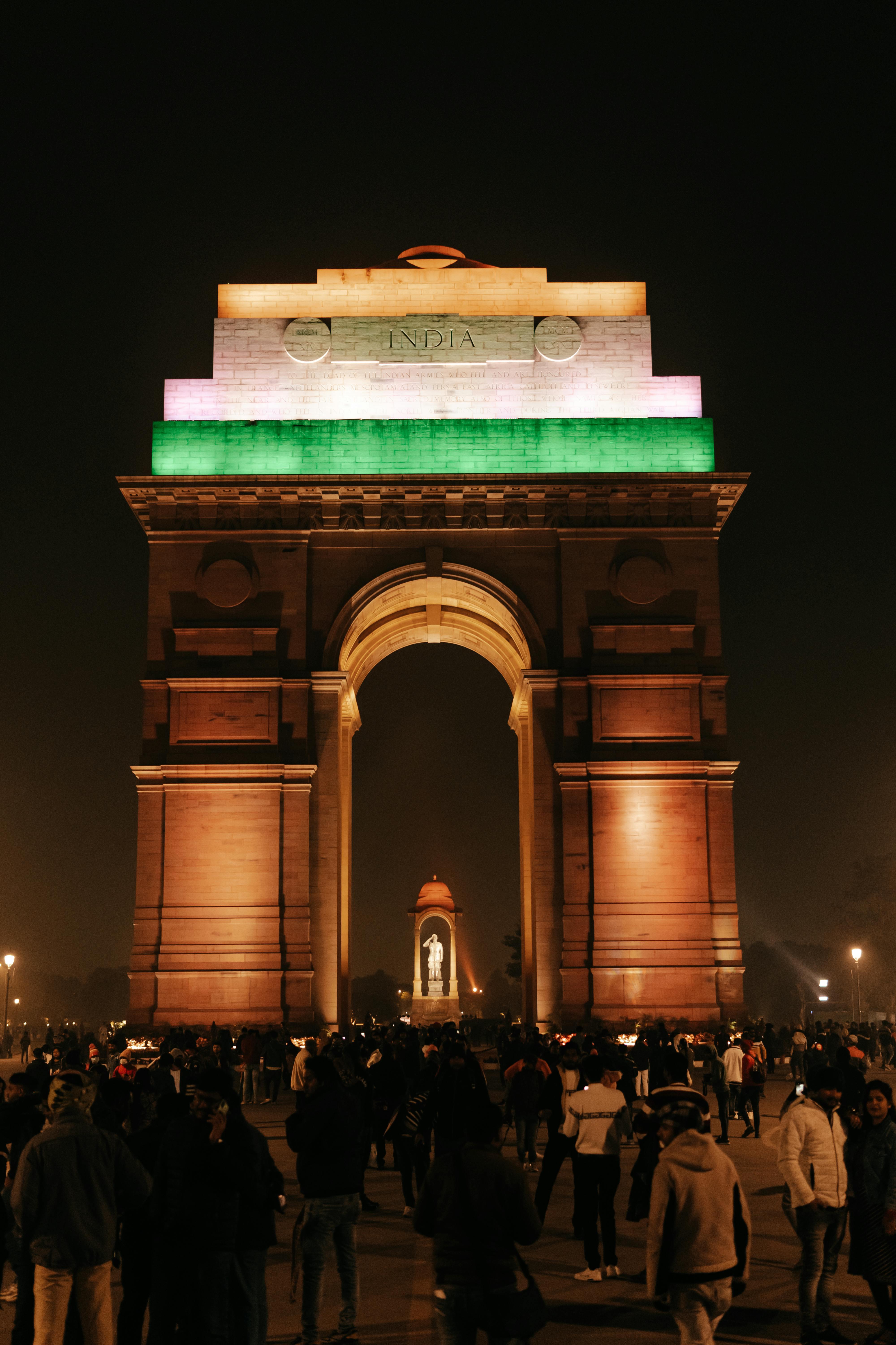 Delhi: Akshardham Temple India Gate & Safdarjung Night Tour 2