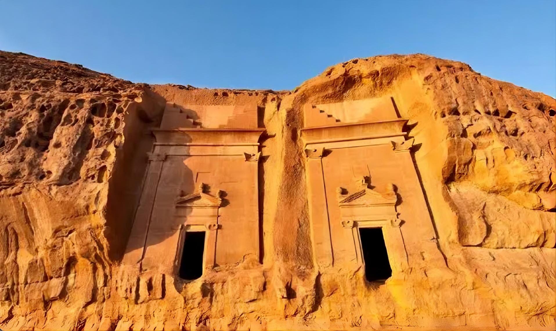 Al-Ula: Group Shuttle Bus Tour of UNESCO-Listed Hegra 3